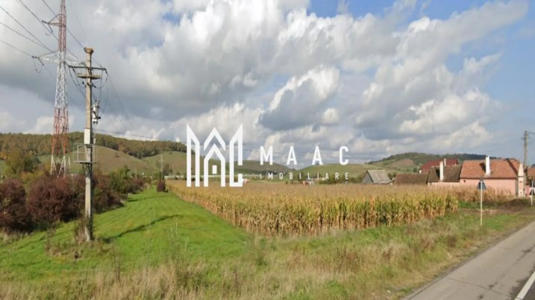 Proiect Case | PUZ in lucru | Intavilan | 7000mp | Cristian - MAAC Imobiliare vă propune spre vânzare teren intravilan construibil situat în Cristian, poziționat strategic în apropierea nodului rutier din zona Industrială Sibiu Vest, Aeroportul Sibiu și Parcul Industrial Cristian, la aproximativ 3 km de acestea. Amplasarea oferă acces rapid către principalele artere rutiere și infrastructura industrială a zonei, fiind o oportunitate potrivită pentru dezvoltări logistice, industriale sau investiționale.

Terenul are o suprafață de 7.000 mp, este construibil și se poate tranzacționa imediat, fiind situat în intravilanul comunei Cristian, județul Sibiu. Proprietatea dispune de utilități în proximitate, respectiv gaz, apă, canalizare și electricitate (rețea de medie tensiune), ceea ce facilitează demararea unui proiect de construcție. Există posibilitate de extindere a suprafeței.

Caracteristici tehnice:
-Suprafață teren: 7.000 mp
-Teren intravilan construibil
-Front stradal: 38 metri
-Distanță față de utilități: 10 metri
-Lățime drum: 9 metri
-Certificat de urbanism
-PUZ în lucru

Prin poziționarea sa în proximitatea zonei industriale Sibiu Vest și a Aeroportului Sibiu, terenul se adresează în special investitorilor străini și dezvoltatorilor locali interesați de proiecte cu potențial economic ridicat.

Societatea care vinde terenul poate presta servicii pentru întocmirea documentației necesare obținerii autorizației de construire, precum și pentru obținerea autorizațiilor privind utilitățile și drumurile. Aceste servicii vor face obiectul unui contract separat de servicii de afaceri, negociat în funcție de caracteristicile tehnice și economice ale proiectului de construcții.

Pentru mai multe detalii, vă rugăm să precizați telefonic că ați văzut anunțul cu ID: CP2065228.