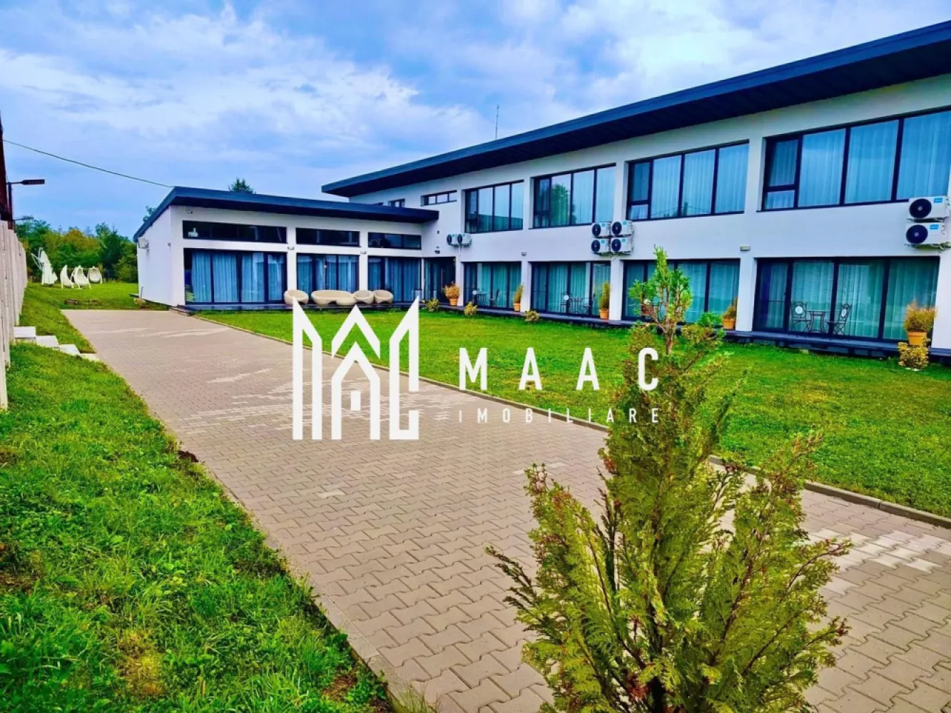 Pensiune 11 Camere | 700Mp | Valea Avrigului | Teren 4600Mp - MAAC Imobiliare vă propune spre vânzare o proprietate de excepție în Valea Avrigului – zonă turistică premium

Vă prezentăm două proprietăți situate pe același teren, într-una dintre cele mai căutate zone turistice din județul Sibiu – Valea Avrigului, locație ideală atât pentru investiție, cât și pentru locuire permanentă.

 Casa 1 – Pensiune / Proprietate turistică
O construcție solidă, cu potențial excelent de exploatare turistică sau organizare evenimente.
Suprafață utilă: 700 mp
10 camere
10 băi 
Sală de mese / living generos
Bucătărie completă
Sală de conferințe / evenimente
Ideală pentru pensiune, retreat-uri, team building-uri sau evenimente private.

 Casa 2 – Casă de locuit

Perfectă pentru proprietar sau administrator, oferind confort și intimitate.
Suprafață utilă: 130 mp
2 camere
Living
Bucătărie
Baie + hol

Teren și facilități
Suprafață teren util: 4.600 mp
Curte mare, zonă verde amenajată
Loc de joacă pentru copii
Foișor
Acces facil

 Avantaje cheie
Zonă turistică extrem de căutată
Proprietate versatilă – investiție + locuire
Cadru natural deosebit, liniște și intimitate
Potențial ridicat de dezvoltare și randament

Pentru mai multe detalii sau pentru a programa o vizionare, vă rugăm să ne contactați specificând ID:CP2865720