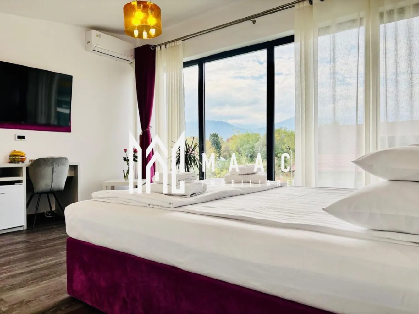 Pensiune 11 Camere | 700Mp | Valea Avrigului | Teren 4600Mp - MAAC Imobiliare vă propune spre vânzare o proprietate de excepție în Valea Avrigului – zonă turistică premium

Vă prezentăm două proprietăți situate pe același teren, într-una dintre cele mai căutate zone turistice din județul Sibiu – Valea Avrigului, locație ideală atât pentru investiție, cât și pentru locuire permanentă.

 Casa 1 – Pensiune / Proprietate turistică
O construcție solidă, cu potențial excelent de exploatare turistică sau organizare evenimente.
Suprafață utilă: 700 mp
10 camere
10 băi 
Sală de mese / living generos
Bucătărie completă
Sală de conferințe / evenimente
Ideală pentru pensiune, retreat-uri, team building-uri sau evenimente private.

 Casa 2 – Casă de locuit

Perfectă pentru proprietar sau administrator, oferind confort și intimitate.
Suprafață utilă: 130 mp
2 camere
Living
Bucătărie
Baie + hol

Teren și facilități
Suprafață teren util: 4.600 mp
Curte mare, zonă verde amenajată
Loc de joacă pentru copii
Foișor
Acces facil

 Avantaje cheie
Zonă turistică extrem de căutată
Proprietate versatilă – investiție + locuire
Cadru natural deosebit, liniște și intimitate
Potențial ridicat de dezvoltare și randament

Pentru mai multe detalii sau pentru a programa o vizionare, vă rugăm să ne contactați specificând ID:CP2865720