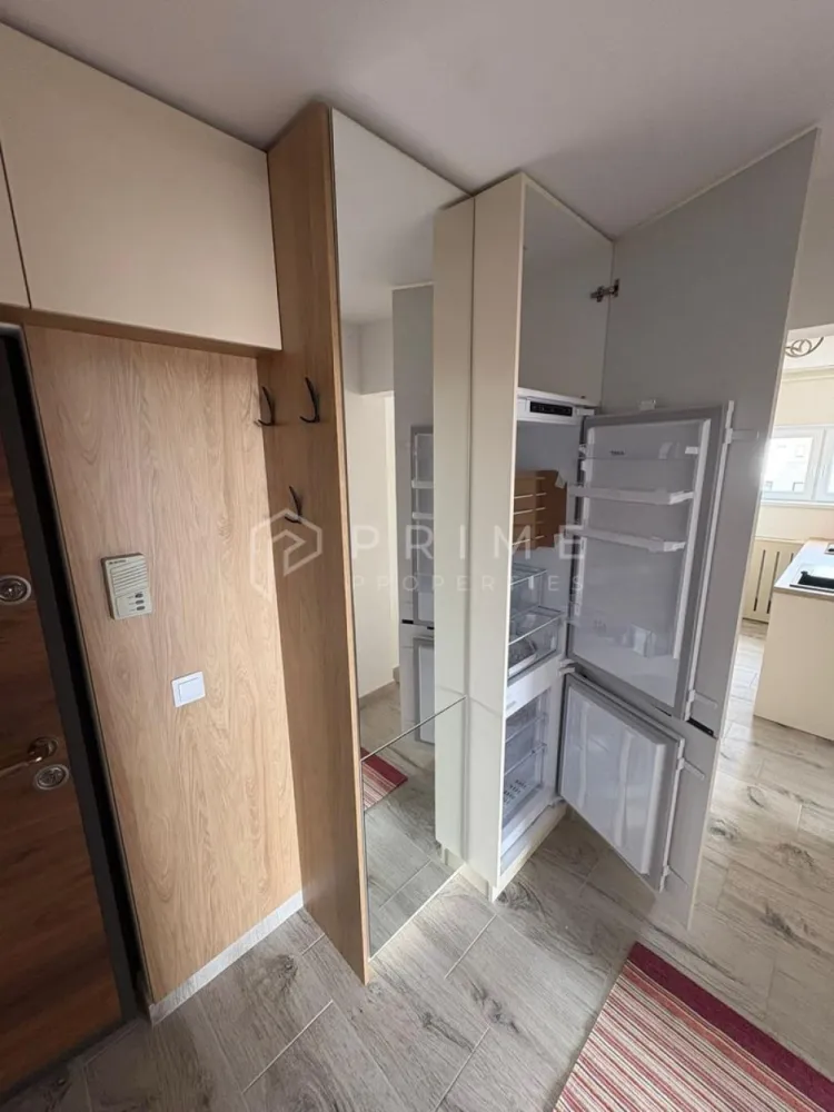 Închiriere Apartament 2 camere Decomandate | Zonă Centrală - Cauți un apartament confortabil și bine poziționat în inima orașului? Vă propunem spre închiriere o locuință cu 2 camere decomandate, situată într-o zonă centrală excelentă, pe strada Bartók Béla, oferind acces rapid la tot ce aveți nevoie.

De ce să alegeți acest apartament:
Compartimentare: 2 camere decomandate, ideale pentru un plus de confort și intimitate.
Stare: Apartamentul este complet mobilat și utilat, fiind pregătit pentru mutarea dumneavoastră imediată.
Locație strategică: Poziționare ultracentrală cu acces facil la magazine, restaurante, stații de transport în comun și principalele zone de interes ale orașului.

Promisiunea Prime Properties:
Vă oferim siguranță, transparență și servicii impecabile pe tot parcursul drumului către casa ideală. Dacă această proprietate nu corespunde nevoilor dumneavoastră, lăsați-ne să găsim alternativa potrivită stilului dumneavoastră de viață.

📞 Contactați-ne astăzi pentru a programa o vizionare !