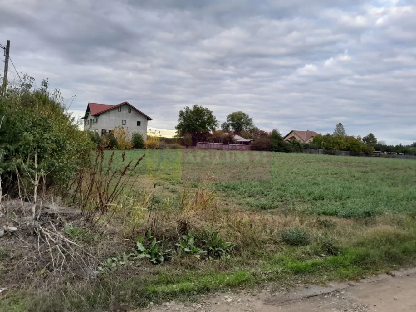 COSERENI( il ) - TEREN 2K MP DE VANZARE (52 M DESCHIDERE LA E85 ) - Compania imobiliara Apulum94 are placerea de a va propune spre vanzare un teren situat in sat COSERENI / Ialomita, de 2067 mp cu deschidere 52 m

Terenul oferta multiple oportunitati.

Utilitatile sunt langa teren.

Pentru mai multe detalii despre oferta prezentata sau alte oferte similare, astept cu maxim interes sa ma contactati la numarul de telefon din anunt sau pe Whatsapp

Cu respect,

Aurelian Popescu / 0733.683.456
Apulum94 - Un partener de cursa lunga!