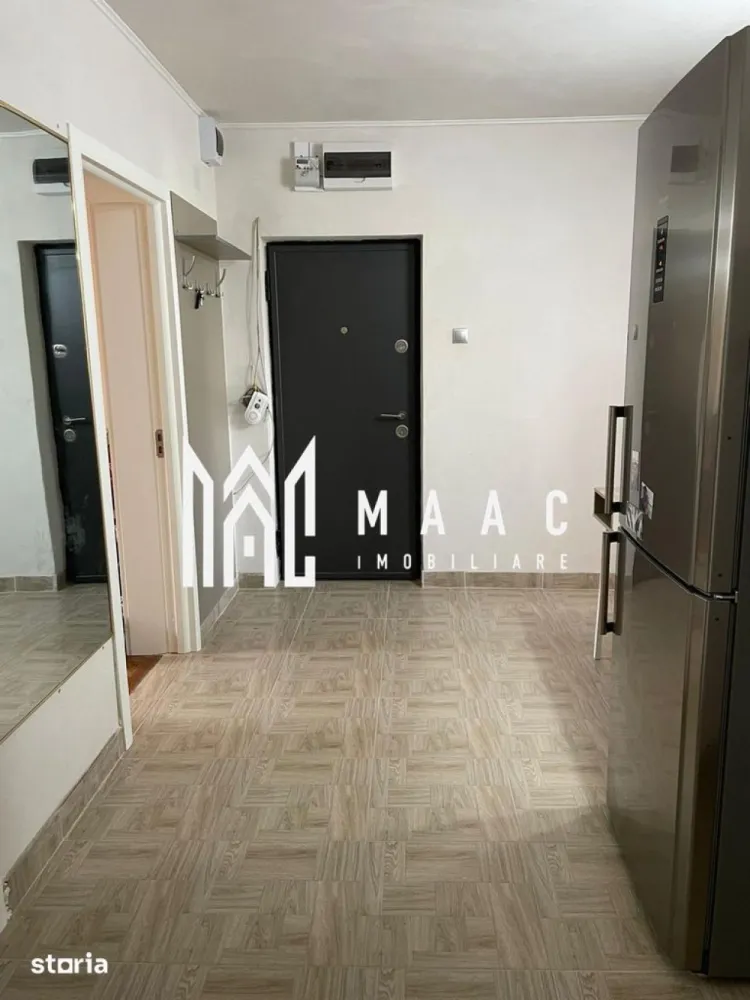 Apartament 3 cam | Zona Nord | Etaj 3 | 66 mpu - MAAC Imobiliare vă propune spre vânzare un apartament decomandat cu 3 camere, situat într-o zonă excelentă din Râmnicu Vâlcea, în apropierea Spitalului Județean și a Liceului Pedagogic. Proprietatea este amplasată la etajul 3 din 4 și reprezintă alegerea ideală pentru o familie care își dorește confort, liniște și acces rapid către toate facilitățile importante ale orașului.
Apartamentul a fost renovat complet în anul 2019, beneficiind de îmbunătățiri moderne și finisaje de calitate, fiind pregătit pentru mutare imediată. Se vinde mobilat și utilat exact ca în fotografii, cu excepția bibliotecii și a dulapului din lemn masiv.
Caracteristici:
Apartament cu 3 camere decomandat
Etaj 3 din 4
Zonă liniștită și bine conectată
Renovat complet în 2019
Ideal pentru familie
Balcon parțial deschis
Locuri de parcare disponibile pentru riverani
Compartimentare:
Living spațios și luminos
2 dormitoare confortabile
Bucătărie practică și modern amenajată
Baie
Hol generos
Balcon parțial deschis
Dotări:
Tâmplărie PVC triplu stratificat
Ușă metalică
Centrală termică pe gaz cu conexiune WiFi
Gresie nouă
Parchet recondiționat prin șlefuire
Instalație electrică nouă
Mobilier realizat pe comandă
Electrocasnice mari noi
Complet mobilat și utilat
Avantaje:
Poziționare excelentă, aproape de:
Spitalul Județean Vâlcea
Liceul Pedagogic
Școli și grădinițe
Piață și magazine
Zonă liniștită, ideală pentru familie
Mutare fără investiții suplimentare
Compartimentare eficientă și spații generoase
Această proprietate este ideală pentru o familie cu 3 sau mai mulți membri, oferind confort, funcționalitate și acces rapid către toate punctele de interes ale orașului.
Pentru mai multe informații și programarea unei vizionări, echipa MAAC Imobiliare vă stă la dispoziție. ID 3099628