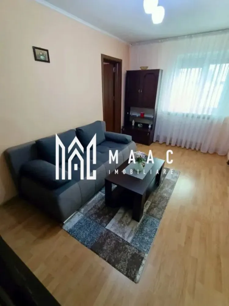 Apartament Petrisor | Parter | 47 mp | - MAAC Imobiliare vă propune spre vânzare un apartament cu 3 camere, situat în Râmnicu Vâlcea, pe strada Petrișor, într-o zonă liniștită și foarte bine conectată, vis-a-vis de Pensiunea Ana și în imediata apropiere a magazinului Annabella. Proprietatea este amplasată la etajul 1 din 4 al unui bloc izolat termic și reprezintă o alegere excelentă pentru locuit sau investiție.
Apartamentul are o suprafață de 47 mp și beneficiază de o compartimentare practică, lumină naturală din abundență și vedere pe două părți ale blocului. Se vinde complet mobilat și utilat, fiind pregătit pentru mutare imediată, fără investiții suplimentare.
Caracteristici:
Apartament cu 3 camere
Suprafață de 47 mp
Etaj 1 din 4
Bloc izolat termic
Vedere pe două părți ale blocului
Situat pe strada Petrișor
Ideal pentru locuit sau investiție
Complet mobilat și utilat
Compartimentare:
Living luminos
2 dormitoare
Bucătărie mobilată și utilată
Baie
Hol
Balcon închis și izolat termic
Dotări:
Ferestre tripan schimbate în 2024
Balcon închis cu tâmplărie termopan
Frigider
Mașină de spălat
TV-uri
Mobilier inclus
Finisaje îngrijite
Apartament renovat
Avantaje:
Mutare imediată fără investiții suplimentare
Etaj intermediar
Zonă liniștită și accesibilă
Aproape de magazine și puncte de interes
Acces rapid către zonele centrale
Ideal pentru familie sau închiriere
Confort termic ridicat datorită izolației și tâmplăriei moderne
Pentru mai multe informații și programarea unei vizionări:
Echipa MAAC Imobiliare vă stă la dispoziție. ID 3108473