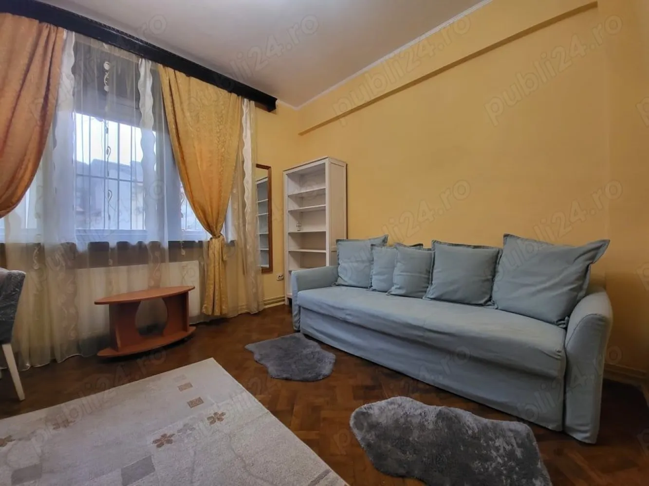 Garsoniera de inchiriat - zona Unirii - Închiriez garsonieră în zona Unirii, utilată și mobilată conform fotografiilor. Garsoniera are o suprafață de 31 mp și se află la parter intr-un bloc cu regim de înălțime P+3. Încălzirea se face prin centrală proprie. Baia este prevăzută cu aerisire naturală. Pentru mai multe detalii sau pentru a stabili o vizionare mă puteți contacta la numărul de telefon afișat în anunț.
* Se solicită 1 lună chirie în avans + 1 lună garanție în momentul semnării contractului.