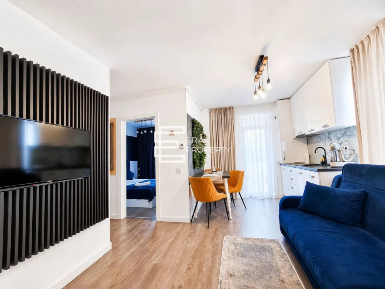 Apartament tip studio modern| Clasă energetică A |Sibiu - Apartament tip studio modern| Clasă energetică A | Încălzire în pardoseală | Lift | Terasă
𝐏𝐨𝐭𝐫𝐢𝐯𝐢𝐭 𝐩𝐞𝐧𝐭𝐫𝐮 𝐥𝐨𝐜𝐮𝐢𝐫𝐞 𝐬𝐚𝐮 𝐢𝐧𝐯𝐞𝐬𝐭𝐢𝐭𝐢𝐞

Vă propunem spre vânzare un apartament tip studio modern, situat într-un ansamblu rezidențial nou din Sibiu, într-un imobil dotat cu lift.

Apartamentul este compartimentat practic și funcțional, oferind confort și flexibilitate atât pentru locuire personală, cât și pentru investiție.
- Suprafata utila: 32.7 mp
𝐂𝐨𝐦𝐩𝐚𝐫𝐭𝐢𝐦𝐞𝐧𝐭𝐚𝐫𝐞: hol acces, living cu bucătărie open-space, dormitor, baie, balcon.
𝐃𝐨𝐭𝐚𝐫𝐢 𝐬𝐢 𝐚𝐯𝐚𝐧𝐭𝐚𝐣𝐞:
construcție nouă
clasă energetică A
încălzire în pardoseală
imobil cu lift
aer condiționat montat
1 loc de parcare inclus
spații luminoase, cu orientare favorabilă
ideal pentru locuire sau închiriere

Apartamentul reprezintă o alegere excelentă pentru cei care își doresc o locuință modernă, dar și pentru investitori, datorită potențialului ridicat de rentabilitate.

𝐂𝐨𝐦𝐢𝐬𝐢𝐨𝐧 𝟎% 𝐩𝐞𝐧𝐭𝐫𝐮 𝐜𝐮𝐦𝐩𝐚𝐫𝐚𝐭𝐨𝐫.