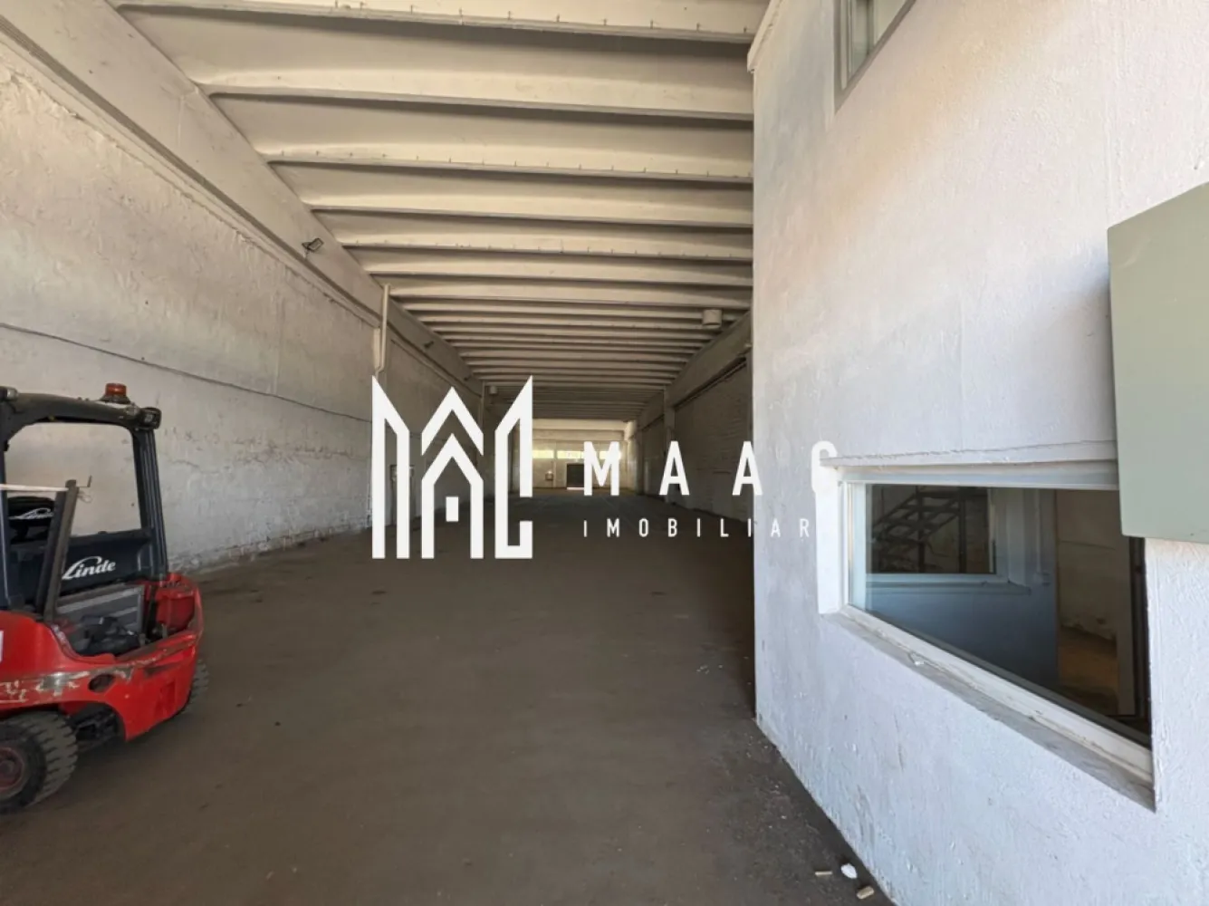 Hală cu rampa tir I 800 mp I Turnisor Sibiu - MAAC IMOBILIARE va propune spre închiriere o Hală .Oportunitate excelentă pentru activități de depozitare, logistică sau producție!

Se oferă spre închiriere hală industrială cu o suprafață de 800 mp, amplasată în zona Turnișor, cu acces facil pentru transport și distribuție.

 Suprafață: 800 mp
 Dimensiuni: 12,5 m lățime x 64 m lungime
 Înălțime utilă: 7,5 m
 Rampă TIR pe o latură a halei
 Rampă pentru autovehicule de până la 3,5 tone pe cealaltă latură
 Acces facil pentru operațiuni de încărcare/descărcare
 Pază inclusă
 Disponibilă imediat

Spațiul este ideal pentru companii care caută o locație funcțională, cu acces rapid și condiții excelente pentru desfășurarea activităților logistice sau industriale.

Pentru detalii suplimentare și programarea unei vizionări, vă rugăm să precizați câ ați văzut anunțul cu ID CP3115615