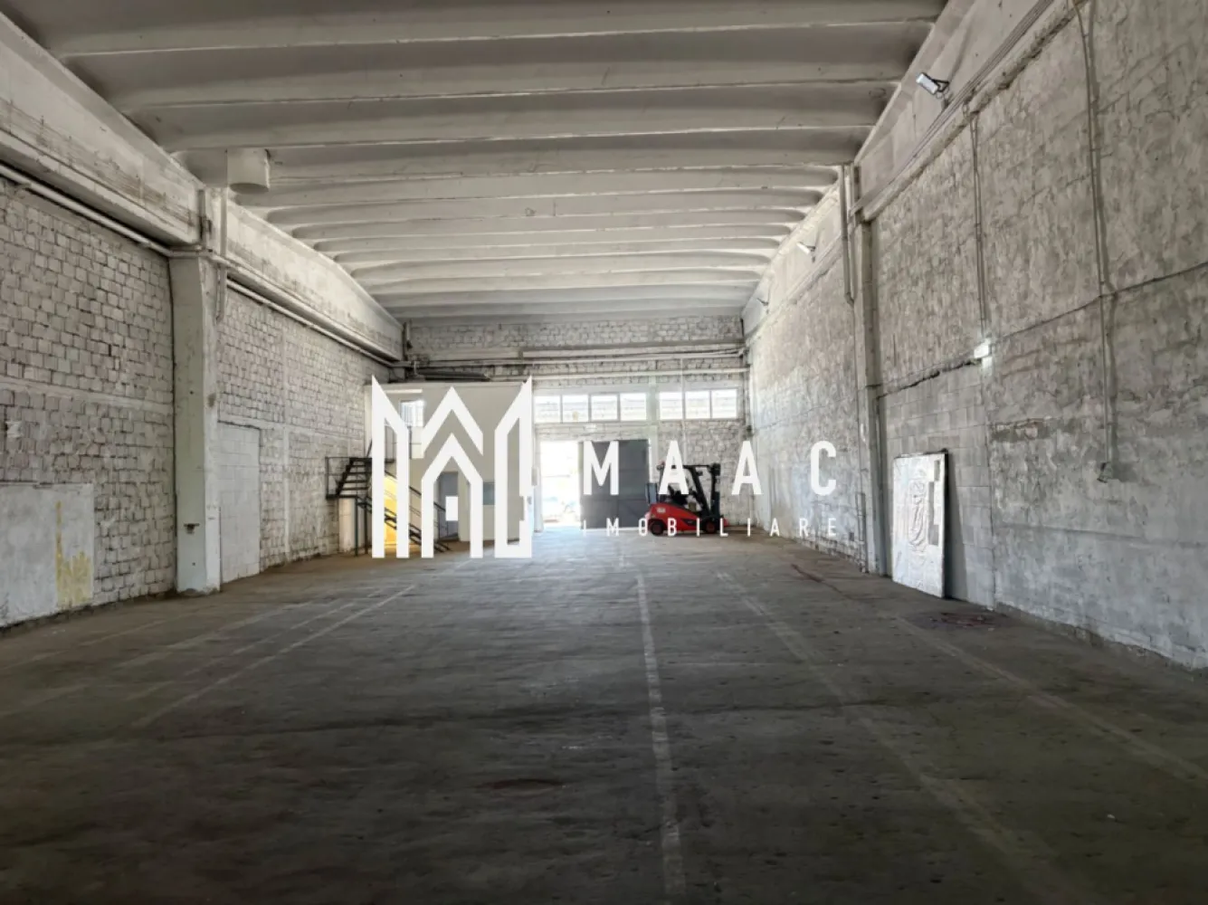 Hală cu rampa tir I 800 mp I Turnisor Sibiu - MAAC IMOBILIARE va propune spre închiriere o Hală .Oportunitate excelentă pentru activități de depozitare, logistică sau producție!

Se oferă spre închiriere hală industrială cu o suprafață de 800 mp, amplasată în zona Turnișor, cu acces facil pentru transport și distribuție.

 Suprafață: 800 mp
 Dimensiuni: 12,5 m lățime x 64 m lungime
 Înălțime utilă: 7,5 m
 Rampă TIR pe o latură a halei
 Rampă pentru autovehicule de până la 3,5 tone pe cealaltă latură
 Acces facil pentru operațiuni de încărcare/descărcare
 Pază inclusă
 Disponibilă imediat

Spațiul este ideal pentru companii care caută o locație funcțională, cu acces rapid și condiții excelente pentru desfășurarea activităților logistice sau industriale.

Pentru detalii suplimentare și programarea unei vizionări, vă rugăm să precizați câ ați văzut anunțul cu ID CP3115615