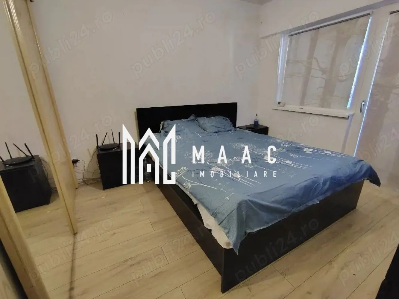 Apartament 3 camere | Centru | 79.7 mpu | - MAAC Imobiliare vă propune spre vânzare un apartament deosebit cu 3 camere, situat ultracentral în Râmnicu Vâlcea, într-una dintre cele mai apreciate și rare poziționări din oraș – între Parcul Mircea cel Bătrân și parcarea subterană. Proprietatea reprezintă o oportunitate rară pe piață, fiind ideală pentru o familie care își dorește confort, spațiu și acces imediat către toate facilitățile centrale ale orașului.
Apartamentul este amplasat la etajul 4 din 4, într-un bloc construit în anul 1982, recent anvelopat și cu acoperiș complet refăcut. Locuința a fost renovată integral și se vinde complet mobilată, fiind pregătită pentru mutare imediată.
Caracteristici:
Apartament cu 3 camere
Suprafață de 79,7 mp
Etaj 4 din 4
Bloc construit în 1982
Bloc recent anvelopat
Acoperiș schimbat
Complet renovat și mobilat
Boxă la subsol de 11 mp
Ideal pentru familie sau investiție
Compartimentare:
Living open-space generos
Bucătărie open-space
2 dormitoare
2 băi
2 balcoane închise
Hol spațios
Dotări:
Centrală termică proprie
Aer condiționat
Termopane
Instalație electrică schimbată
Parchet și gresie moderne
Băi renovate complet
Apartament complet mobilat
Spații bine optimizate
Avantaje:
Poziționare ultracentrală
La câțiva pași de:
Parcul Mircea cel Bătrân
Piata Centrală
Carrefour
Diana
Annabella
Școli și grădinițe
Locuri de joacă
Costuri foarte reduse de întreținere
Construcție solidă, realizată pentru confort și durabilitate
Unic proprietar din 1982
Acte complete:
Cadastru
Intabulare
Certificat energetic
Documentație pregătită pentru vânzare
Această proprietate oferă combinația perfectă între poziție premium, confort modern și spațiu generos, fiind una dintre oportunitățile rare disponibile în centrul municipiului Râmnicu Vâlcea.
Pentru mai multe informații și programarea unei vizionări, echipa MAAC Imobiliare vă stă la dispoziție. ID 3111248