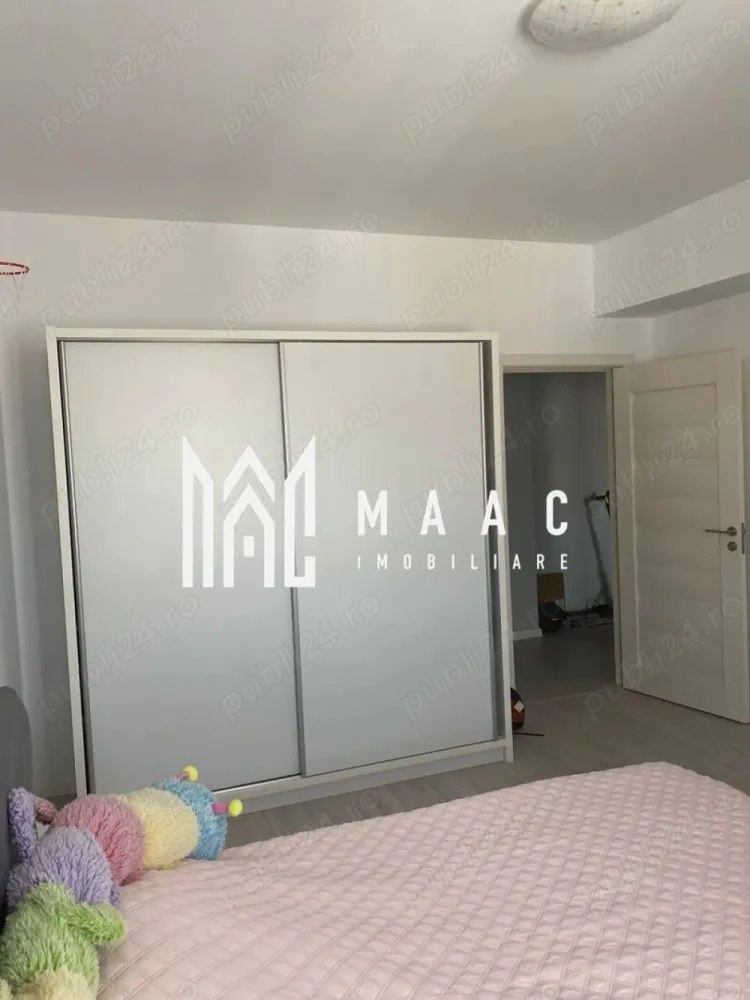 Apartament 3 camere | 111 mpu | 2 balcoane | 2 parcari | Ostroveni | - MAAC Imobiliare vă propune spre vânzare sau schimb un apartament premium cu 3 camere, situat pe Bulevardul Dem Rădulescu, într-una dintre cele mai moderne și apreciate zone rezidențiale din Râmnicu Vâlcea. Proprietatea este amplasată într-o zonă retrasă și foarte liniștită, în spatele restaurantului Brothers, oferind confort, intimitate și acces rapid către oraș.
Apartamentul impresionează prin suprafața generoasă, compartimentarea eficientă și finisajele moderne, fiind ideal pentru o familie care își dorește spațiu și confort într-un imobil nou.
Caracteristici:
Apartament cu 3 camere
Suprafață totală: 111 mp
Suprafață utilă: 95 mp
Balcon generos de 16 mp
Etaj 3 din 3
Construcție finalizată în 2022
Zonă liniștită, retrasă de la stradă
2 locuri de parcare incluse
Ideal pentru locuit sau investiție
Compartimentare:
Living spațios și luminos
2 dormitoare
Bucătărie separată
2 băi
Hol generos
Balcon mare cu spațiu pentru relaxare
Dotări:
Complet mobilat și utilat
Aer condiționat
Televizor
Centrală termică Immergas
Finisaje moderne
Spații bine optimizate
Mobilier și electrocasnice incluse
Avantaje:
Construcție nouă – 2022
Zonă foarte liniștită
Fără zgomot de trafic
2 locuri de parcare incluse
Apartament modern și spațios
Aproape de restaurante, magazine și puncte de interes
Ideal pentru familie
Condiții vânzare:
Vânzarea cash se realizează cu predare în termen de 6 luni de la semnarea actului de vânzare
Preț negociabil
Pentru mai multe informații și programarea unei vizionări, echipa MAAC Imobiliare vă stă la dispoziție.ID 3111348