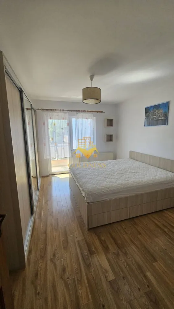 2 camere, Modern, Parcare, Profi, Zona Campului, Panemar, Manastur - GOLDNESS Imobiliare vă propune spre închiriere un apartament cu 2 camere complet mobilat și utilat, la etajul 2 într-un imobil de 2 etaje, în Cartierul Manastur.
Dispune de loc de parcare subterana!
Se află în apropierea stațiilor de transport în comun, magazine, restaurante, spații verzi, farmacii, etc. 

Apartamentul este compartimentat astfel:
 - dormitor cu pat matrimonial, dressing generos, noptiere
 - camera tip living, canapea extensibila, dressing generos, birou
 - bucatarie complet utilată și mobilată, loc de servit masa 
 - baie cu cada si dus, calorifer port prosop și dulap pentru depozitare.
 - doua terase de 16 mp.

Imobilul este dotat cu toate cele necesare- centrală proprie, frigider, aragaz, hotă, mașină de spălat haine, etc. 

Dacă sunteți interesați de acest apartament și doriți să îl vizionați, dar și pentru alte oferte nu ezitați să ne contactați telefonic sau prin e-mail. Vă stăm la dispoziție!
Pentru intermediere se percepe un comision de 50% din prețul chiriei!
