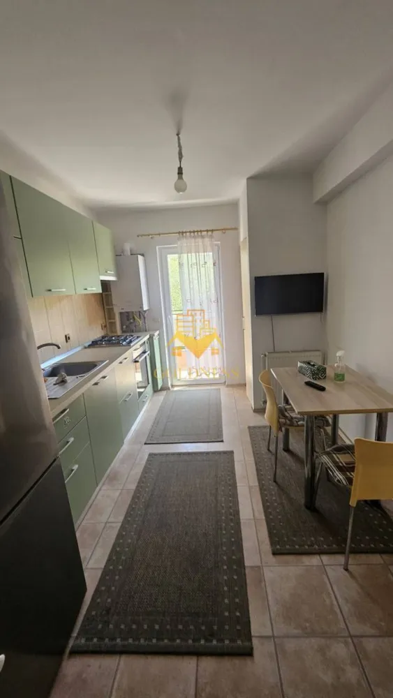 2 camere, Modern, Parcare, Profi, Zona Campului, Panemar, Manastur - GOLDNESS Imobiliare vă propune spre închiriere un apartament cu 2 camere complet mobilat și utilat, la etajul 2 într-un imobil de 2 etaje, în Cartierul Manastur.
Dispune de loc de parcare subterana!
Se află în apropierea stațiilor de transport în comun, magazine, restaurante, spații verzi, farmacii, etc. 

Apartamentul este compartimentat astfel:
 - dormitor cu pat matrimonial, dressing generos, noptiere
 - camera tip living, canapea extensibila, dressing generos, birou
 - bucatarie complet utilată și mobilată, loc de servit masa 
 - baie cu cada si dus, calorifer port prosop și dulap pentru depozitare.
 - doua terase de 16 mp.

Imobilul este dotat cu toate cele necesare- centrală proprie, frigider, aragaz, hotă, mașină de spălat haine, etc. 

Dacă sunteți interesați de acest apartament și doriți să îl vizionați, dar și pentru alte oferte nu ezitați să ne contactați telefonic sau prin e-mail. Vă stăm la dispoziție!
Pentru intermediere se percepe un comision de 50% din prețul chiriei!