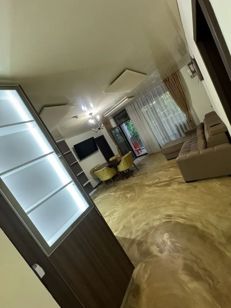Apartament 3 Camere de Inchiriat - Mobilat si Utilat Premium - MAG INVEST va propune spre inchiriere un apartament cu 3 camere, situat intr-un complex rezidential modern din zona Bariera Traian. Proprietatea este complet mobilata si utilata, cu finisaje si electrocasnice premium, oferind un standard ridicat de confort si functionalitate.

Dotari si electrocasnice:
Plita incorporata
Hota
Cuptor electric
Frigider
Masina de spalat rufe cu uscator
Televizor
Aer conditionat
Facilitati suplimentare:
Loc de parcare privat inclus

Apartament spatios si luminos
Situat intr-un ansamblu rezidential sigur, cu acces rapid la puncte de interes

Pret inchiriere: 550 EUR / luna
Garantie: 550 EUR
Comision agentie: 70% din prima luna de chirie

Pentru detalii si programari vizionari:
Ene Liliana - 0746.252.252
MAG INVEST