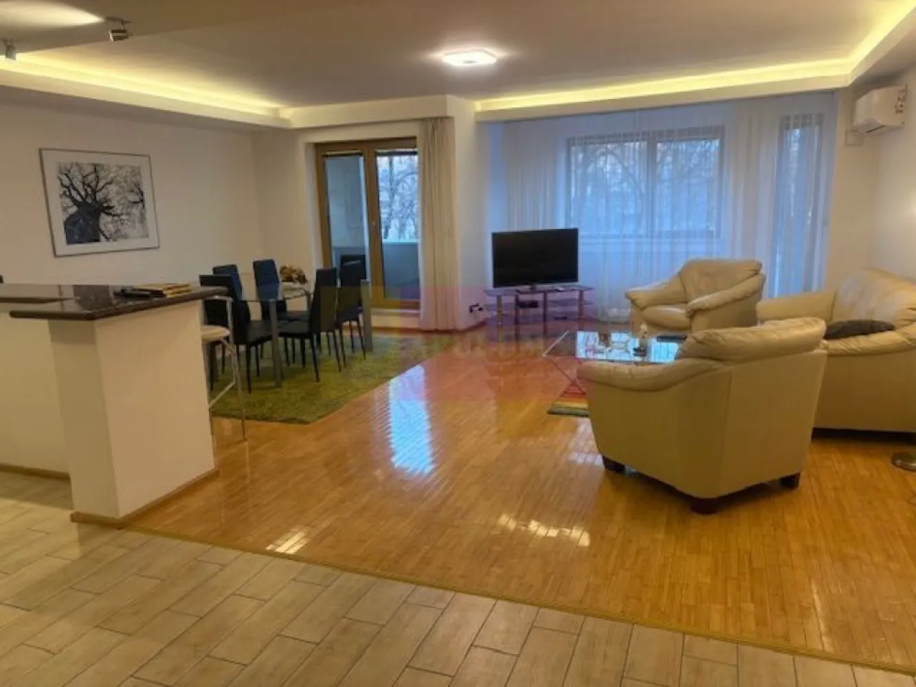 Apartament Bd Aviatorilor- Piata Charles De Gaulle. - Compania imobiliara Apulum 94 va propune spre inchiriere un apartament situat intr-o zona exclusivista superba a Bucurestiului, si anume pe Bd Aviatorilor, in apropiere de Piata Charles De Gaulle. 
Imobilul este construit in 2002, are subsol+ 4 nivele, beneficiaza de lift iar la subsol apartamentul are 1 loc de parcare. 
Apartamentul este situat la etajul 1, are o suprafata utila de 132 mp si are o impartire foarte buna cu camere generoase si luminoase. Compartimentarea interioara este foarte utila si anume- 2 dormitoare mari, 2 bai, 1 camera de trecere pentru birou, iar livingul este open space cu bucataria, unde exista si un balcon cu vedere pe Aviatorior. 
Incalzirea este cu centrala de bloc si este contorizata cu repartitoare. 
Finisajele interioare sunt de foarte buna calitate, cu parchet din lemn, 3 aparate de aer conditionat, usi din lemn si dressinguri in dormitoare din lemn masiv. 
Bucataria este echipata cu aragaz pe gaz, cuptor electric, masina de spalat vase si masina de spalat rufe. 
Apartamentul este mobilat in totalitate . 
Zona este deosebita, aproape de Parcul Herastrau, de metrou, magazine. 
Pentru vizionare si mai multe detalii nu ezitati sa ma contactati pe nr 0733683446- Laura Ionescu.