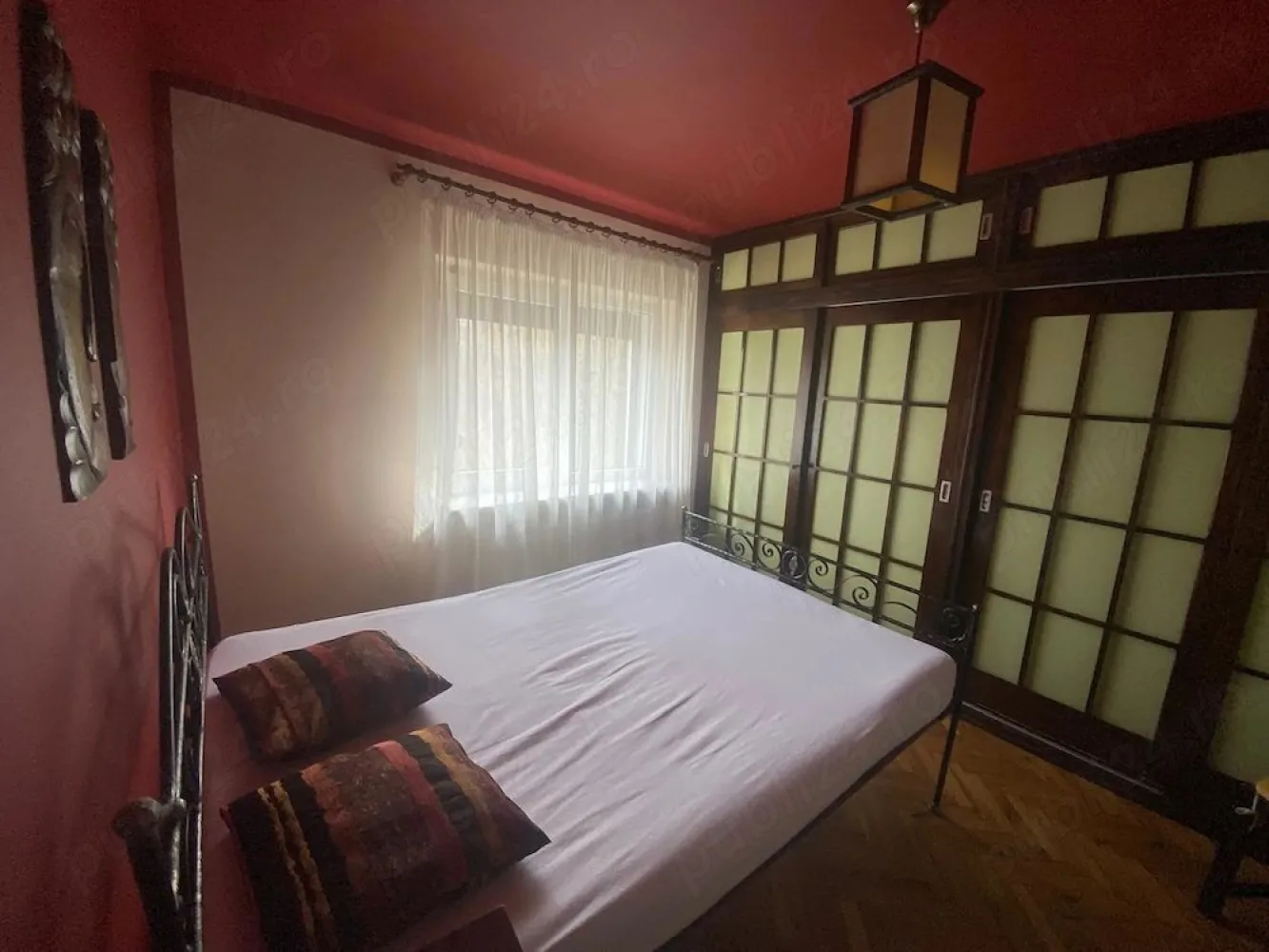 De inchiriat apartament 2 camere Piata Centrala, 430 euro - Se ofera spre închiriere pe termen lung un apartament cu 2 camere, situat în zona Piața Centrală, la etajul 3, într-o locație excelentă, cu acces rapid către toate punctele de interes ale orașului.
Apartamentul este curat, luminos și foarte bine întreținut, fiind ideal pentru studenți, cupluri sau persoane active care își doresc confort și accesibilitate.
 Localizare avantajoasă:
• la câteva minute de mers pe jos de școli și facultăți
• aproape de stații de autobuz și tramvai
• în vecinătatea pieței de legume-fructe, magazinelor și centrului orașului.
Dotări și beneficii:
• complet mobilat și utilat
• centrală termică proprie
• aer condiționat – 2 unități
• tâmplărie termopan
• ușă metalică
• balcon închis
• mașină de spălat vase
• mașină de spălat rufe
• TV și internet
Preț: 430 Euro/lună + garanție.
La incheierea contractului de inchiriere chiriasul va achita comisionul agentiei imobiliare.
 Disponibil imediat!
Pentru mai multe detalii și vizionare, vă rog să mă contactați 0741.030.291 Marilena.