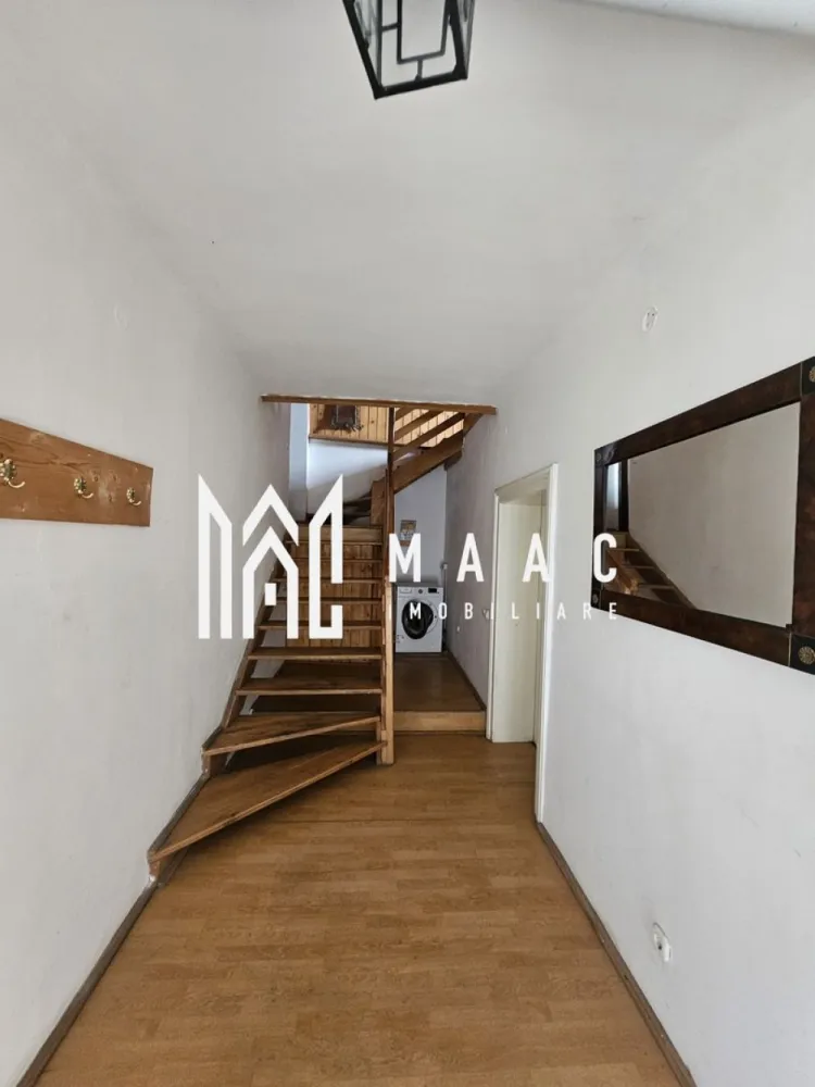 Casa Individuala | 8 camere | 6 bai | 300 mpu | Turnisor - MAAC Imobiliare vă propune spre închiriere o proprietate generoasă, situată în cartierul Turnișor din Sibiu, ideal configurată pentru activități de cazare muncitori sau locuință multifamilială. Imobilul este compus din două corpuri de clădire complet funcționale, cu o suprafață totală de 300 mp, împărțită eficient pentru confortul și utilitatea chiriașilor.

Corp 1 (S+P+M – 230 mp)

Subsol:

Bucătărie complet echipată

Cameră de servit masa

Cameră de depozitare

Baie (vas WC + lavoar)

Parter:

Bucătărie

Living spațios

Mansardă:

3 dormitoare

3 băi (fiecare cu duș, lavoar și vas WC)

Living comun

Corp 2 (Parter – 70 mp)

3 dormitoare

1 baie (vas WC + lavoar)

1 baie comună (cu 2 dușuri, lavoar și vas WC)

Proprietatea este complet mobilată și utilată, gândită special pentru a asigura confortul unui număr mai mare de persoane, în special pentru echipe de muncitori sau personal relocat. Compartimentarea practică, multiplele băi și spațiile comune generoase asigură funcționalitate și intimitate pentru fiecare locatar.

Localizare excelentă – situată într-o zonă accesibilă, aproape de punctele de interes industrial și logistic din Sibiu, cu acces facil către oraș și drumurile principale.

Pentru mai multe detalii și programarea unei vizionări, vă invităm să ne contactați.
ID: CP3108225 .