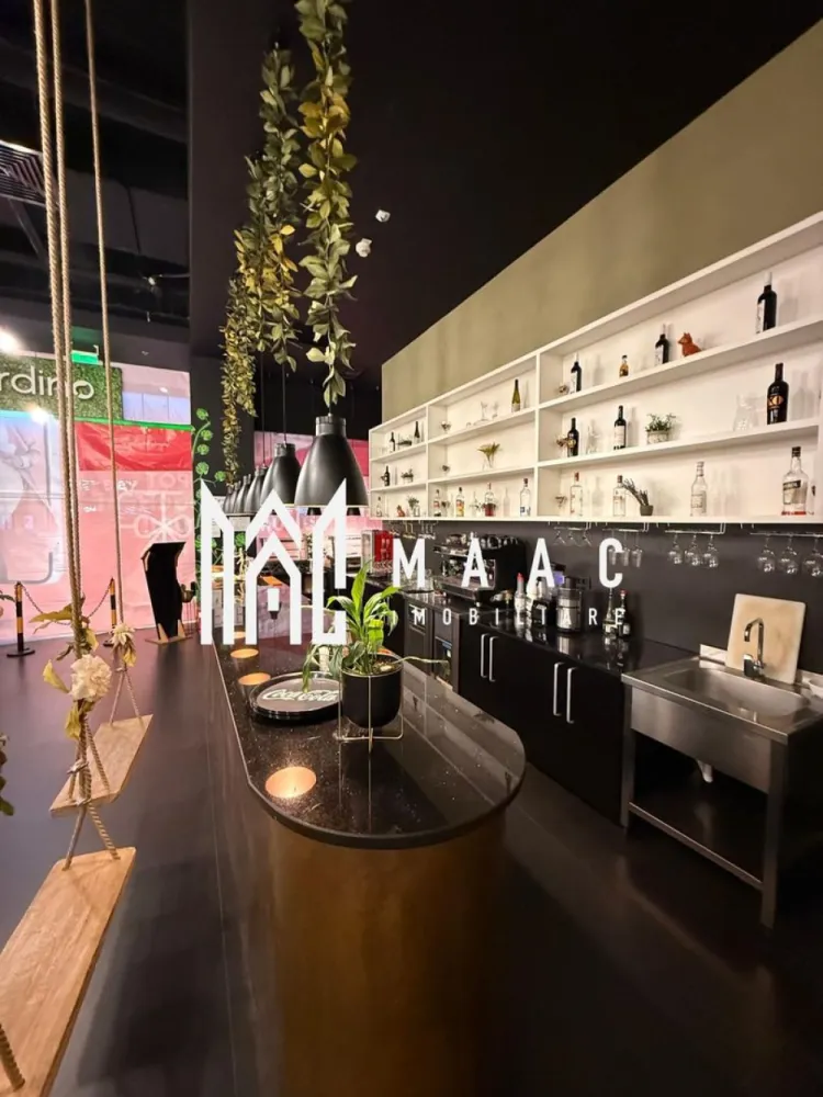 Promenada Sibiu | Afacere la cheie | - MAAC Imobiliare vă propune o oportunitate excelentă de preluare a unei afaceri la cheie, situată în Promenada Mall Sibiu, în zona Food Court, una dintre cele mai circulate și vizibile locații comerciale din oraș.

Spațiul beneficiază de o poziționare premium, fiind amplasat între KFC și Enjoy Sushi, cu trafic constant și expunere foarte bună către fluxul de clienți al centrului comercial.

Restaurantul dispune de o suprafață utilă interioară de 274 mp, la care se adaugă o terasă generoasă de 133 mp, oferind un spațiu ideal pentru desfășurarea activității HoReCa în condiții excelente.

Proprietatea se predă complet mobilată și utilată, fiind pregătită pentru începerea imediată a activității, fără investiții suplimentare .

• Poziționare strategică în Food Court
• Suprafață interioară de 274 mp
• Terasă de 133 mp
• Complet mobilat și utilat
• Pregătit pentru activitate imediată
• Trafic intens și vizibilitate excelentă

Pentru mai multe detalii precizati telefonic ca ati vazut anuntul cu ID: CP3113096