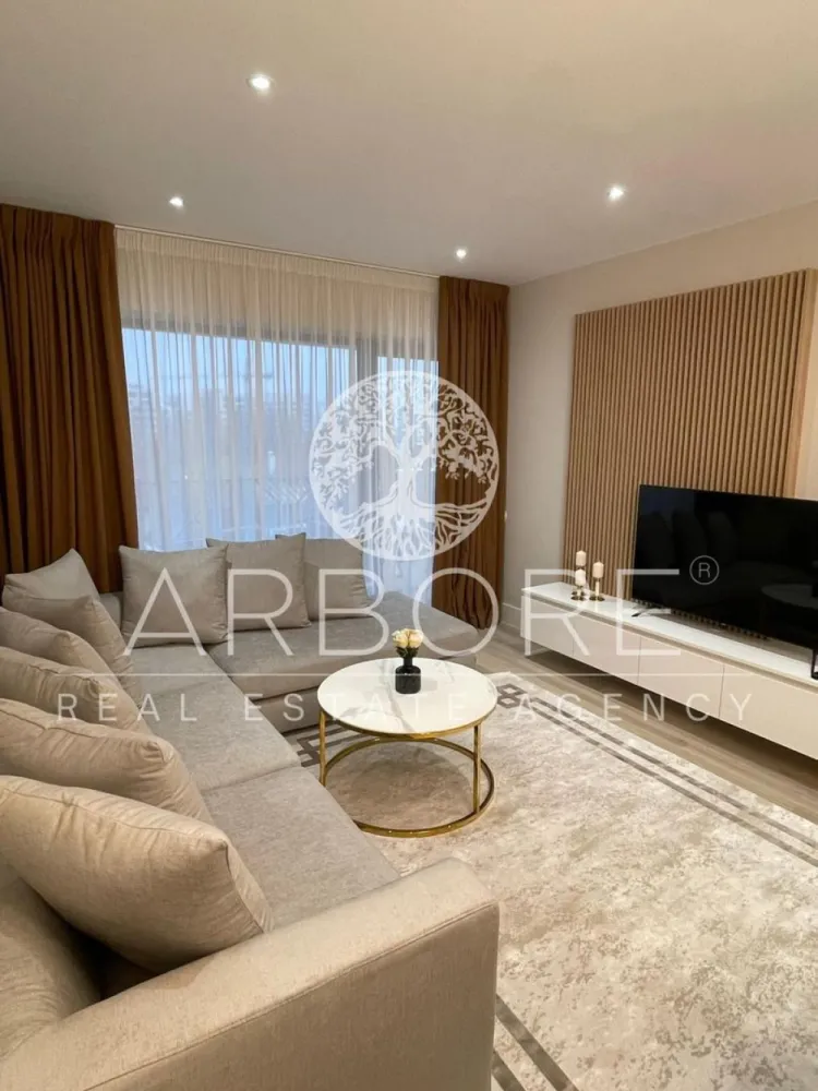 Apartament premium 3 camere zona Pipera | Piscină, Gym, Parcare - Arbore Real Estate vă propune spre închiriere un apartament cu 3 camere situat în prestigiosul ansamblu Triana Residence, Pipera – o locație premium, ideală pentru familii sau expați care doresc confort, siguranță și acces rapid la facilități esențiale.

📍 Localizare excelentă – în apropiere de:

Școli internaționale de top: American School, British School, Lycée Français "Anna de Noailles", Mark Twain, Avenor College
Universitatea Româno-Americană
Centre comerciale: Băneasa Shopping City, Jolie Ville, Strip Mall
Cluburi și facilități de lifestyle: Stejarii Country Club, World Class Jolie Ville, Atlantis Club
Pădurea Băneasa – pentru aer curat și relaxare în natură
🏢 Detalii proprietate:

Suprafață utilă: 84 mp
Compartimentare practică: living luminos, bucătărie open-space, 2 dormitoare, 2 băi, balcon
Loc de parcare subteran inclus
Mobilat modern și complet utilat
🎯 Facilități premium în complex:

Sală de fitness complet echipată
Piscină exterioară
Loc de joacă pentru copii
Zonă de relaxare privată

Preț: 1300+ tva

📞 Disponibil imediat! Contactați-ne pentru vizionare.