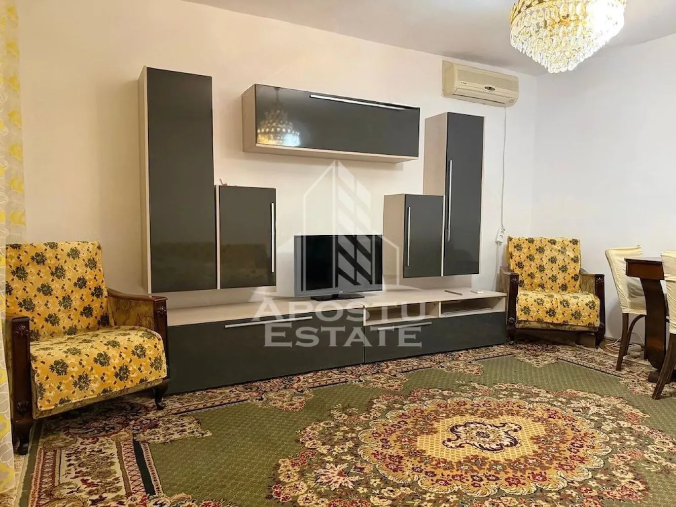 Apartament 3 camere,de inchiriat, Zona Bucovina ,Timisoara - Agentia imobiliara APOSTU ESTATE va propune spre inchiriere un apartament cu 3 camere, spatios si luminos, situat in zona Bucovina , o zona linistita si bine pozitionata din Timisoara, potrivit pentru cupluri,familii, sau studenti care isi doresc o locuinta unde sa se simta confortabil si cu acces facil catre scoli, statii de autobuz, supermarketuri , magazine de zona, parcuri.

Suprafata utila: 80 mp
Compartimentare eficienta:
-Hol de acces generos
-Bucatarie complet mobilata si utilata, cu loc de luat masa
-Living luminos si spatios
-Dormitor mobilat si utilat
-Dormitor secundar mobilat cu canapea extensibila 
-2 bai 

Confort si facilitati:
-Incalzirea apartamentului: centrala proprie 
-Apartamentul este complet mobilat si utilat de către proprietar 
Localizare:
-Timis,Timisoara, zona Bucovina – acces facil spre magazine, supermarketul Lidl, scoli, parcuri si mijloace de transport in comun.

Ideal pentru:
-Familii
-Cupluri
-Studenti

Pret chirie lunara: 370 euro ( usor negociabil)
Programeaza o vizionare pentru a-ti putea imagina viitorul aici!
ID intern: CP3111648
