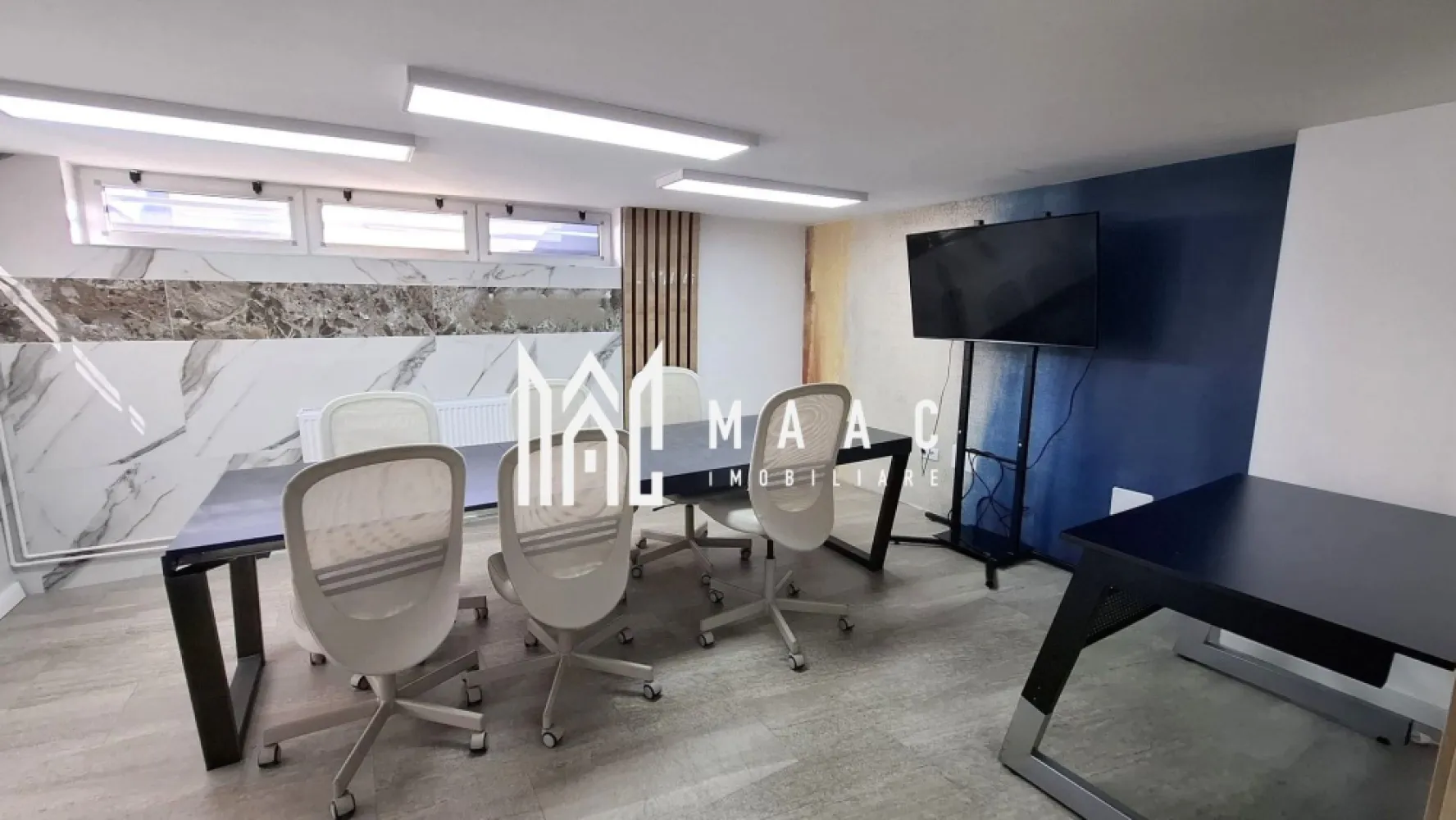Cladire de birouri I 12 camere I Parcare I Calea Dumbravii - MAAC IMOBILIARE ofera, spre închiriere, o clădire de birouri cu poziționare și configurare ideală pentru activități corporate, concepută pentru a susține eficient operațiuni de business, servicii profesionale și activități administrative de nivel înalt.

Asezata pe un teren de cca 420mp, cladirea, cu amprenta la sol de 160mp, are o compartimentare inteligentă, adaptabilă diverselor structuri organizaționale, oferind un echilibru optim între spații individuale, zone de colaborare și facilități comune.

La parter- 6 birouri, baie, hol de acces, casa scarii; la etaj-4 birouri, 2 bai, 2 spatii de arhivare, terasa; subsol-sala conferinte, spatiu relaxare, bucatarie cu loc de luat masa, spatii arhivare, depozitare.

Incalzirea- centrala termica pe gaz, calorifere.
Instalatie de aer conditionat.
In curte pot fi parcate 6 masini.

In spatele imobilului, curte-zonă de relaxare pentru angajați / spațiu informal de networking.
La parter-configurație flexibilă, ușor de personalizat- funcție de nevoile chiriașului.
Spații bine proporționate, luminoase și eficiente operațional

Proprietatea oferă stabilitate contractuală, fiind disponibilă pentru închiriere pe termen lung (ideal-minim 5 ani)
Confera o imagine profesională, potrivită pentru companii care își doresc un spațiu reprezentativ.

Destinații ideale:
✔ Sediu companie / headquarter
✔ Firmă de consultanță, avocatură, audit
✔ IT, software, digital services
✔ Educație corporate, training, coaching
✔ Servicii profesionale, administrative sau financiare

 Proprietatea se adresează exclusiv chiriașilor care caută continuitate, stabilitate și un spațiu aliniat standardelor inalte, într-un cadru profesional și bine organizat; oferă stabilitate contractuală, fiind disponibilă pentru închiriere pe termen lung (ideal-minim 5 ani)
Predarea - fara mobila.
Se inchiriaza de pe persoana fizica.
Se percepe garantie in cuantumul a 3 chirii lunare. 

Pentru mai multe detalii precizati telefonic ca ati vazut anuntul cu ID:CP2882384