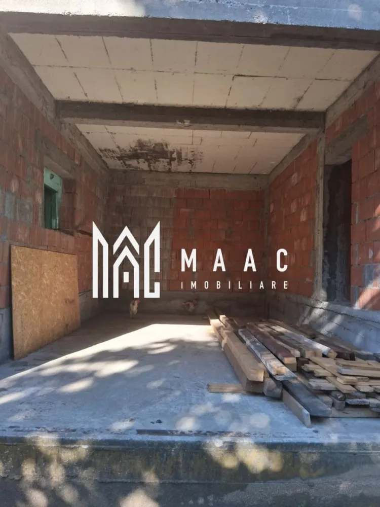 casa de vanzare | sat Cioboti (Olanu) | zona linistita - MAAC Imobiliare vă propune spre vânzare o proprietate deosebită, situată într-o zonă liniștită și plină de farmec, în Comuna Olanu, Satul Cioboți, Județul Vâlcea.

Proprietatea dispune de un teren generos în suprafață totală de 1294 mp, ideal pentru relaxare, grădină, livadă sau amenajarea unui spațiu de recreere pentru întreaga familie.

Pe teren se află o casă construită la roșu, realizată din cărămidă Porotherm de 25, cu o fundație solidă și compartimentare practică, având regim de înălțime P+1 și o amprentă la sol de 144 mp. Acoperișul este realizat din tablă Lindab, oferind durabilitate și protecție în timp.

Imobilul este deja racordat la electricitate, ceea ce reprezintă un avantaj important pentru viitorii proprietari.

Această proprietate este alegerea perfectă pentru cei care își doresc să își personalizeze locuința după propriul gust, într-un cadru liniștit, departe de agitația orașului, dar cu acces facil către principalele puncte de interes.

Pentru mai multe detalii și programarea unei vizionări, vă rugăm să contactați MAAC Imobiliare și să menționați la telefon numărul CP3116693.