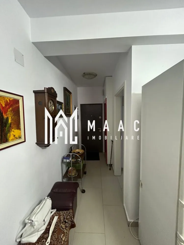 Apartament 3 camere I Loc parcare I Etajul 1 I Bieltz - MAAC Imobiliare vă propune spre vânzare un apartament cu 3 camere situat la etajul 1 al unui imobil select, amplasat pe malul râului Cibin, într-o zonă care îmbină liniștea naturii cu avantajele vieții urbane și accesul rapid către centrul orașului.

Locuința se remarcă printr-o compartimentare echilibrată și funcțională, concepută pentru un stil de viață confortabil și bine organizat, oferind spații luminoase și o atmosferă plăcută pentru locuit.

Compartimentarea apartamentului : living luminos, dormitor, bucătărie închisă, baie, hol de acces.

Încălzirea-sistem de încălzire în pardoseală, oferind un nivel ridicat de confort termic.

Proprietatea beneficiază de loc de parcare suprateran.

Apartamentul se predă parțial mobilat și utilat, iar achiziția se poate realiza atât cu plata cash, cât și prin credit bancar. 
Imobilul este liber de sarcini.

Avantajele proprietății includ:
-locație premium, cu deschidere către spațiu verde și curs de apă
-zonă liniștită, cu valoare rezidențială ridicată
-acces rapid către centrul orașului și principalele puncte de interes
-potrivit atât pentru locuit, cât și pentru investiție pe termen lung

Pentru mai multe detalii, vă rugăm să menționați telefonic că ați văzut anunțul cu CP2881982.