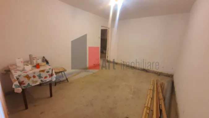 Super Ocazie - Ap 4 cam Giurgiu decomandat, parter