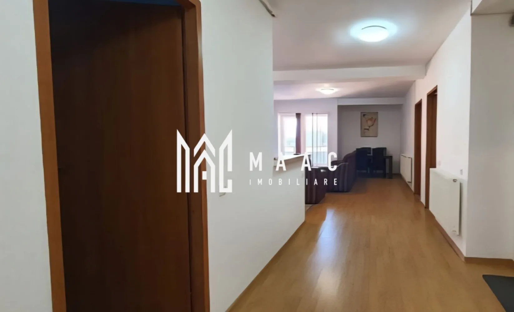 Apartament 3 camere | Sibiu I 87 MP | 2 Balcoane | Central - De vânzare apartament situat în zona centrală, cu o suprafață de 87 metri pătrați. 
Apartamentul dispune de:
- 3 camere (inclusiv un living mare)
- Hol generos
- 2 dormitoare
- 2 balcoane
- 2 bai spațioase

Este nou renovat, complet mobilat și utilat, având toate electrocasnicele necesare, inclusiv:
- Plită
- Cuptor
- Combina frigorifică
- Mașină de spălat rufe
Apartamentul se află într-o locație centrală, foarte aproape de școli, centre comerciale, grădinițe și alte facilități.

Pentru mai multe detalii precizati telefonic ca ati vazut anuntul cu ID CP2881336