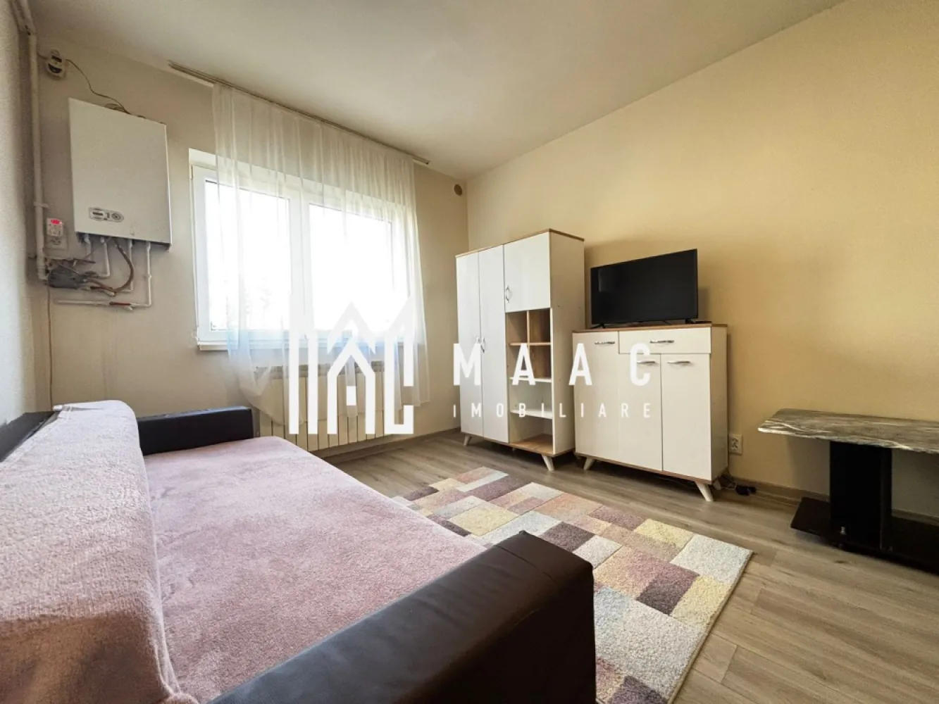 Garsonieră la Parter | Mobilată și Utilată | Investiție | Terezian - Maac Imobiliare prezintă spre vânzare o garsonieră situată în zona Terezian, la parter, cu o suprafață utilă de 22 mp, ideală atât pentru locuit, cât și pentru investiție.

Garsoniera este compartimentată practic în hol, bucătărie, baie și dormitor și se vinde complet mobilată și utilată.

Imobilul dispune de tâmplărie PVC cu geam termopan, parchet și centrală termică proprie. Baia este finisată cu gresie și faianță și este dotată cu cabină de duș, iar bucătăria este complet mobilată și utilată, fiind prevăzută cu mașină de spălat, plită și hotă.

Proprietatea reprezintă o alegere potrivită atât pentru închiriere, cât și pentru rezidență, fiind amplasată într-o zonă liniștită și bine cotată din cartierul Terezian, aproape de stații de autobuz, farmacii, magazine, școli și la distanță mică de centrul orașului.

Pentru mai multe informații și programarea unei vizionări, vă rugăm să menționați ID anunț: CP3117597.