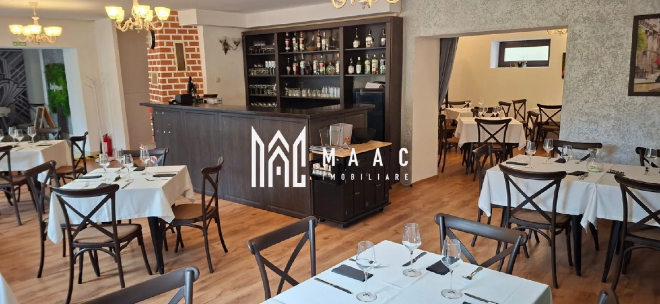 Spațiu comercial I Restaurant I Terasă I Business I Central - MAAC Imobiliare propune spre închiriere un spațiu comercial ultracentral, recent renovat, ideal pentru activități HoReCa, în special restaurant cu terasă.

Spațiul interior cu o suprafață utilă de 137 mp, capacitate interioară: aprox. 50 locuri, compartimentat din:
sală de mese cu bar
2 grupuri sanitare
bucătărie
spațiu de depozitare
vestiar
toaletă pentru personal

Terasă exterioară cu o suprafață: aprox. 180 mp, capacitate: aprox. 60 locuri

 Dotări și utilități:
racordat independent la toate utilitățile,
curent trifazic,
sistem de supraveghere,
invertoare electrice pentru răcire/încălzire,
șemineu cu recuperator de căldură.

Spațiul se închiriază nemobilat și neutilat, însă se poate opta pentru:
preluarea societății comerciale a fostului chiriaș (cu toate autorizațiile și avizele la zi)
sau
achiziționarea separată a mobilierului și echipamentelor (frigidere, aragaz, mese, scaune etc.)

Poziționat central, în inima Sibiului, beneficiază de trafic pietonal intens,
proximitate față de principalele atracții turistice și comerciale,
locație cu istoric de funcționare de 30 de ani, bine-cunoscută și apreciată.

Pentru mai multe detalii, contactați MAAC Imobiliare și menționați ID CP3096467.