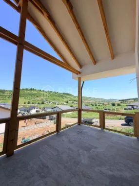 Vilă chalet modern cu perete panoramic de sticlă - Livezeni, Mureș