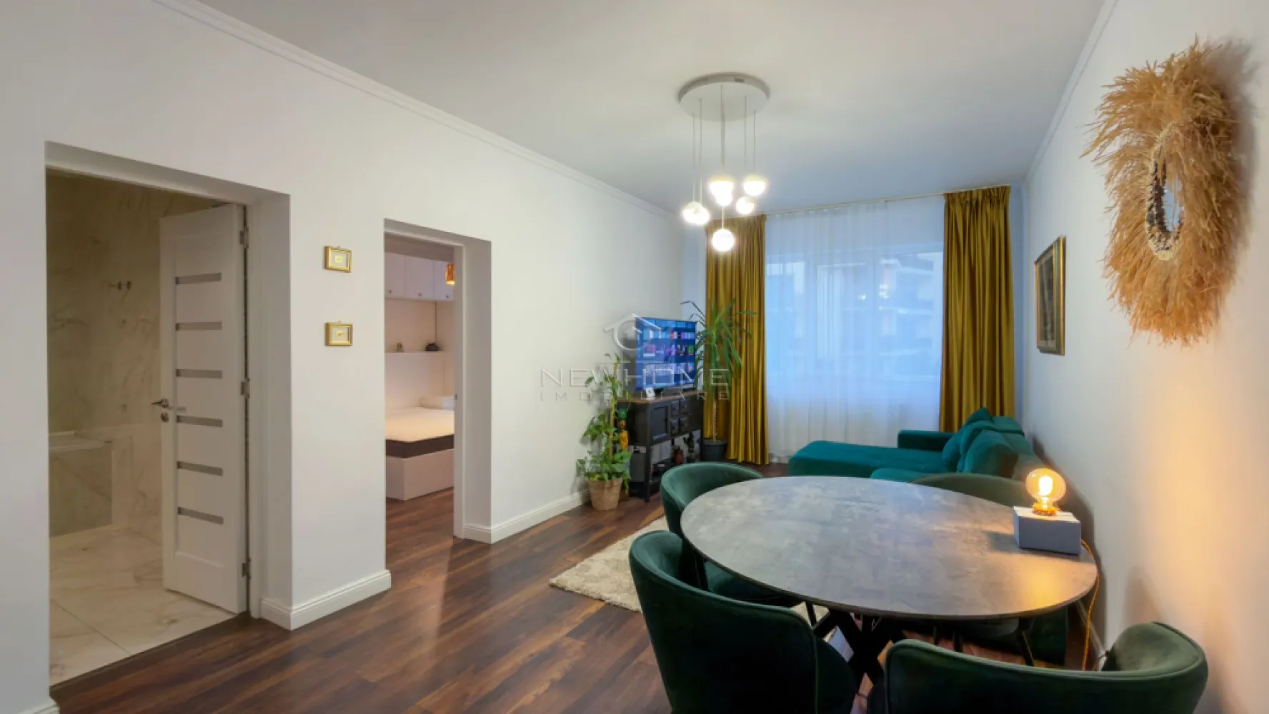 Apartament 2 camere, zona Iulius Mall FSEGA - NewHOME imobiliare ofera in EXCLUSIVITATE spre inchiriere apartament modern cu 2 camere semidecomandat, in zona Iulius Mall. Apartamentul dispune de o suprafata utila de 45 mp, amplasat la etajul 1 din 4 al unui imobil nou finalizat in anul 2010. Compartimentat astfel: hol, living, dormitor, bucatarie, baie. Pentru confortul Dvs. se inchiriaza complet mobilat/utilat, dotat cu centrala termica proprie. Avand in vedere poziția si avantajele zonei este una de interes maxim, datorita pozitionarii fiind in apropiere de Iulius Mall, Porsche Engineering, facultatea FSEGA, Business centre, Iulius Park, etc. Pentru mai multe informatii si pentru a programa o vizionare, contactati-ne cu incredere!