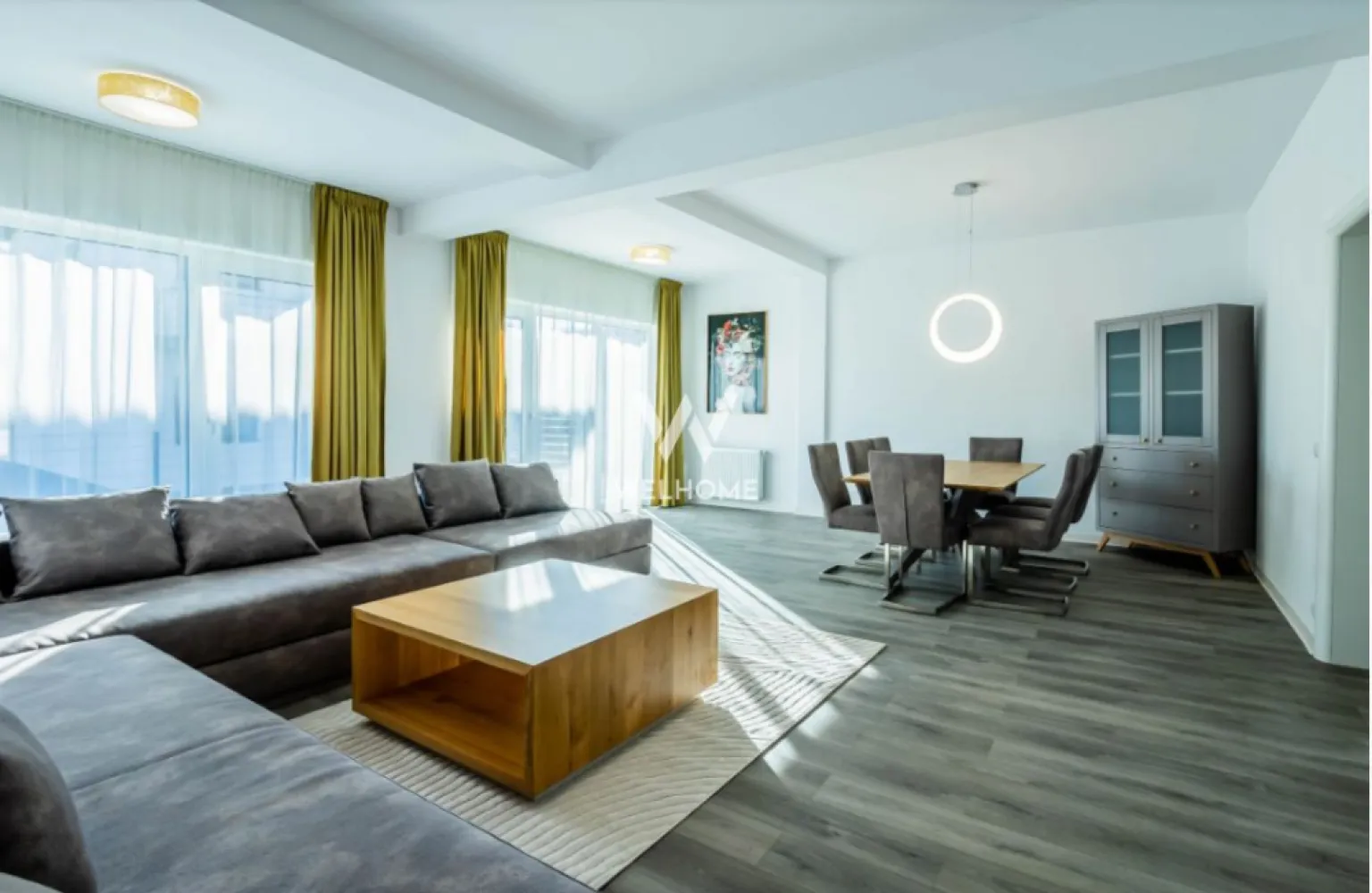 Casa modernă - finisata Premium - 5 camere, Cisnadioara, Sibiu - Casa individuala cu nivel sporit de calitate, pozitionata intr-un ansamblu rezidențial din inima naturii, la doar 15 minute de Sibiu, acces facil spre aeroport și stațiunea turistica Păltiniș. 
Perfect pentru familii care caută liniște, spațiu și calitate superioară a construcției.

Compartimentat astfel:
- 5 camere | 3 băi | 2 bucătării | 2 terase
- Suprafață utilă: 177 mp
- Teren 484mp
- Casa poate fi predata cu sau fără garaj (39 mp)
- Predare: primăvara 2026
- Opțiuni: finisate la cheie sau complet mobilat & utilat.

Detalii tehnice:
Ușă de exterior termopan Rehau – 7 camere
Tâmplărie PVC Rehau Sinego – 3 foi de sticlă cu protectie UV, 7 camere, feronerie Maco Multimatic, mânere Roto
Uși interioare Bella Casa
Parchet 10 mm
Centrală termică în condensare Viessmann + radiatoare Ecorad
Instalație electrică completă – echipamente Schneider
Sape elicopterizate
Pereți interiori: cărămidă 15/25 cm, zugrăviți lavabil alb (2 straturi)
Pereți exteriori: cărămidă 25 cm + izolație polistiren 10 cm
Terasa placata cu gresie, balustrade din inox.
Instalații de apă, canalizare, gaz și curent – funcționale și contorizate individual.
2x locuri de parcacare incluse in pret.

Pret: 280.000 euro TVA inclus
Comision 0%

Se poate achita cash, credit ipotecar sau rate direct de la constructor.
*Pozele sunt cu titlu de prezentare.
Programeaza o vizionare - 0745 99 55 37 Mihai
