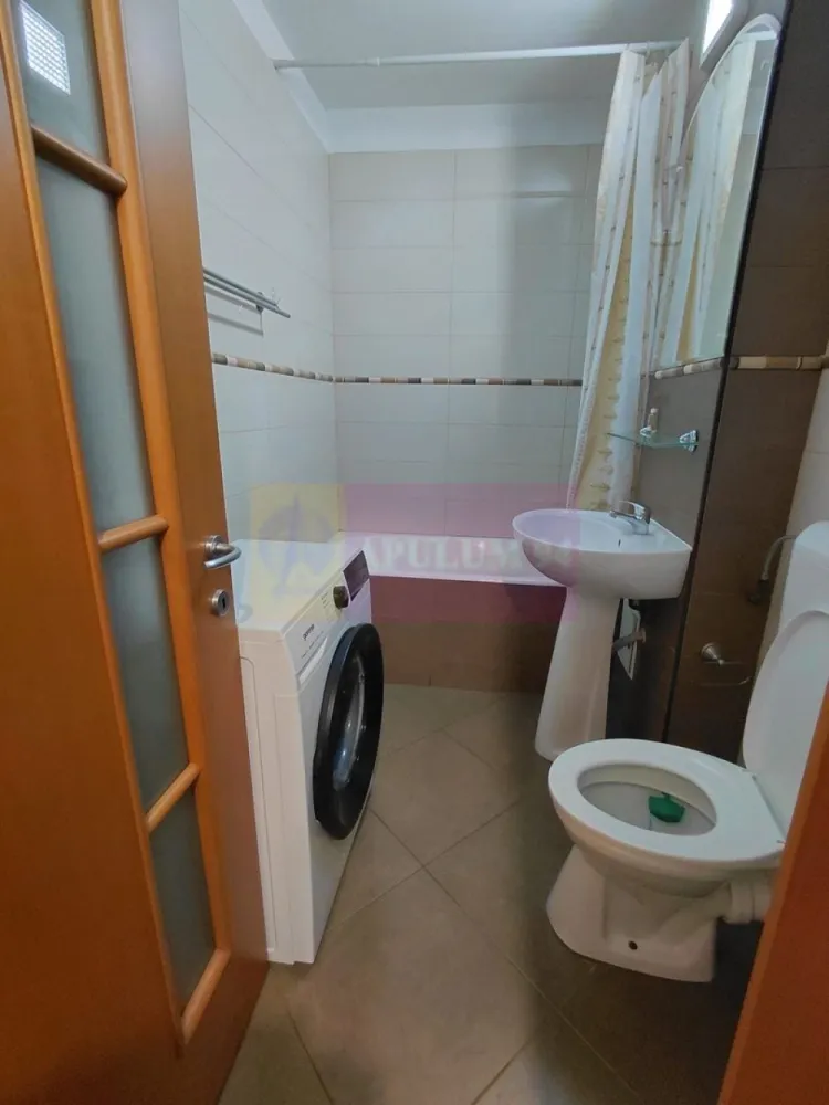 Garsoniera la inchiriere in rondul Alba Iulia - Va oferim spre inchiriere o garsoniera la Piata Alba Iulia-Unirii, cu vedere la bulevard, la etajul 4/8, decomandata, mobilata si utilata. Garsoniera este luminoasa si spatioasa cu pat si dressing incapator. Are toate utilitatile: gaze, apa calda, caldura RADET, apa rece, curent. 
Pentru detalii si vizionari contactati agentul Dona Camelia 0733683461