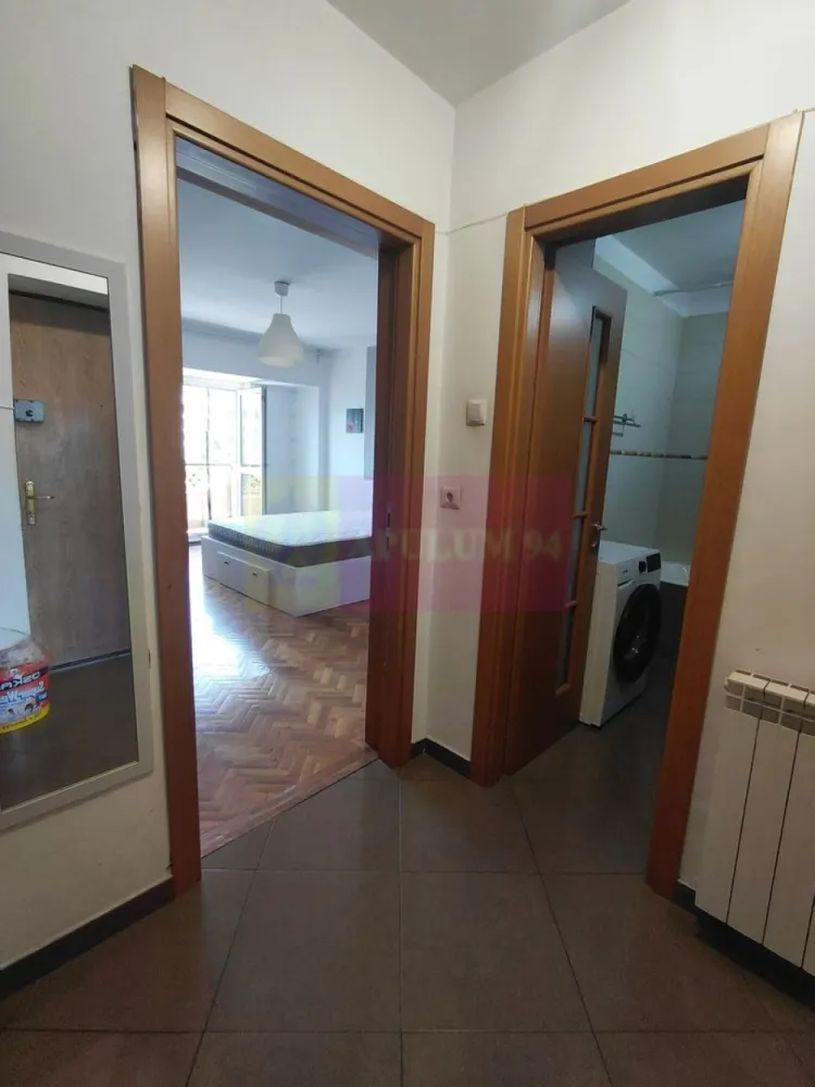Garsoniera la inchiriere in rondul Alba Iulia - Va oferim spre inchiriere o garsoniera la Piata Alba Iulia-Unirii, cu vedere la bulevard, la etajul 4/8, decomandata, mobilata si utilata. Garsoniera este luminoasa si spatioasa cu pat si dressing incapator. Are toate utilitatile: gaze, apa calda, caldura RADET, apa rece, curent. 
Pentru detalii si vizionari contactati agentul Dona Camelia 0733683461