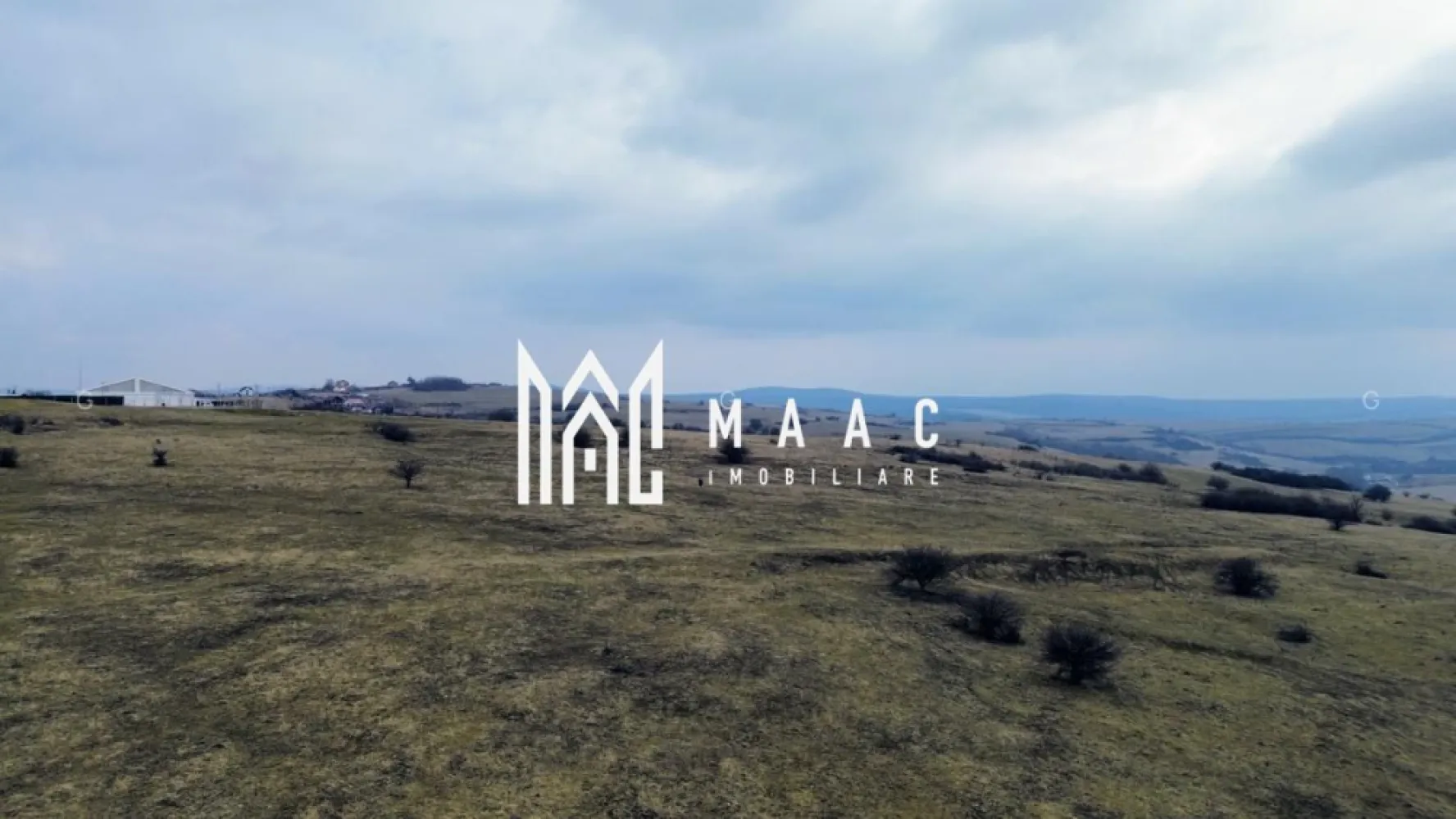 Teren 6,75 ha | Panoramă și Acces Excelent | Dealul Daii - MAAC Imobiliare vă propune spre vânzare un teren agricol extravilan cu suprafața de 67.500 mp, situat în zona Dealul Daii, la aproximativ 15 minute de municipiul Sibiu, într-o locație cu potențial investițional ridicat și perspectivă de dezvoltare pe termen lung. Proprietatea beneficiază de o poziționare strategică, cu panoramă deschisă și acces facil, drumul asfaltat fiind disponibil până în imediata apropiere.

Terenul este liber de sarcini, cu documentație completă și vânzare directă de la proprietar, fără comision, ceea ce reprezintă un avantaj important pentru achiziție.

Caracteristici:
-Suprafață totală: 67.500 mp
-Teren agricol extravilan
-Acces facil din drum asfaltat
-Panoramă amplă asupra zonei

Avantaje:
-Posibilitate de inițiere PUZ, în funcție de planurile viitorului cumpărător
-Potențial ridicat pentru investiție, dezvoltare sau parcelare
-Zonă în dezvoltare, cu interes crescut pentru extindere

Proprietatea este potrivită pentru investiții pe termen lung, dezvoltări ulterioare sau exploatare agricolă, beneficiind de o amplasare atractivă în apropierea orașului.

Pentru mai multe detalii și programarea unei vizionări, precizați telefonic că ați văzut anunțul cu CP2730469