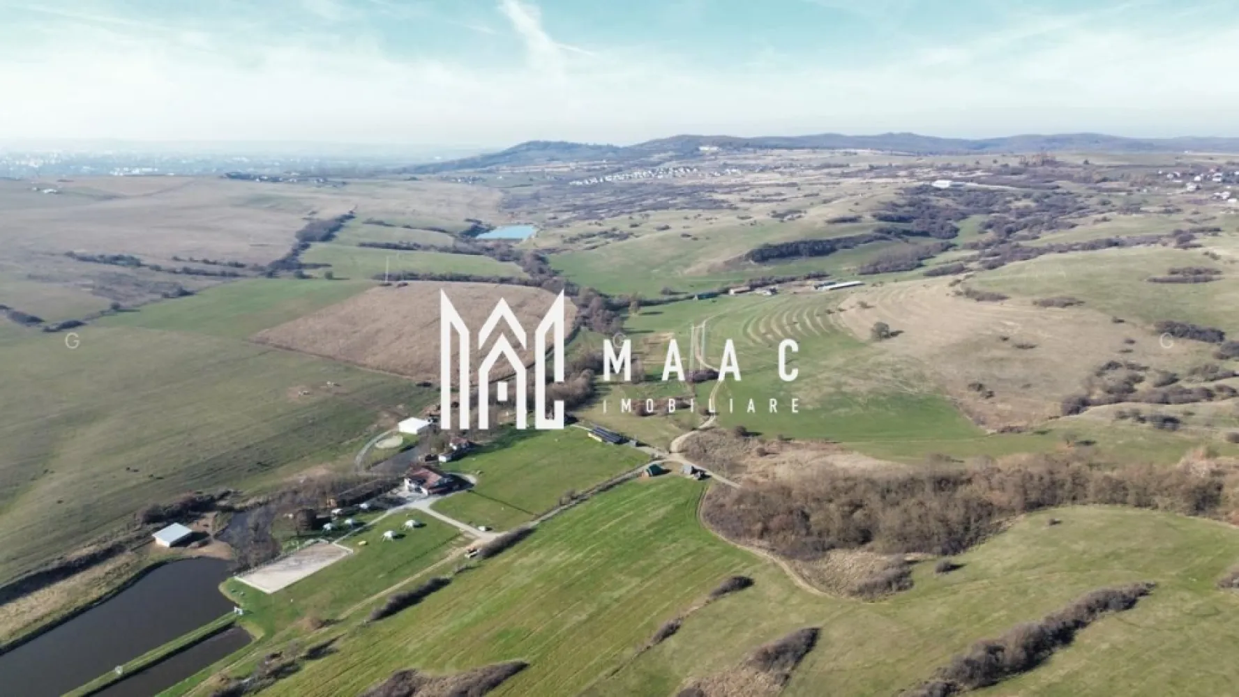 Teren 6,75 ha | Panoramă și Acces Excelent | Dealul Daii - MAAC Imobiliare vă propune spre vânzare un teren agricol extravilan cu suprafața de 67.500 mp, situat în zona Dealul Daii, la aproximativ 15 minute de municipiul Sibiu, într-o locație cu potențial investițional ridicat și perspectivă de dezvoltare pe termen lung. Proprietatea beneficiază de o poziționare strategică, cu panoramă deschisă și acces facil, drumul asfaltat fiind disponibil până în imediata apropiere.

Terenul este liber de sarcini, cu documentație completă și vânzare directă de la proprietar, fără comision, ceea ce reprezintă un avantaj important pentru achiziție.

Caracteristici:
-Suprafață totală: 67.500 mp
-Teren agricol extravilan
-Acces facil din drum asfaltat
-Panoramă amplă asupra zonei

Avantaje:
-Posibilitate de inițiere PUZ, în funcție de planurile viitorului cumpărător
-Potențial ridicat pentru investiție, dezvoltare sau parcelare
-Zonă în dezvoltare, cu interes crescut pentru extindere

Proprietatea este potrivită pentru investiții pe termen lung, dezvoltări ulterioare sau exploatare agricolă, beneficiind de o amplasare atractivă în apropierea orașului.

Pentru mai multe detalii și programarea unei vizionări, precizați telefonic că ați văzut anunțul cu CP2730469