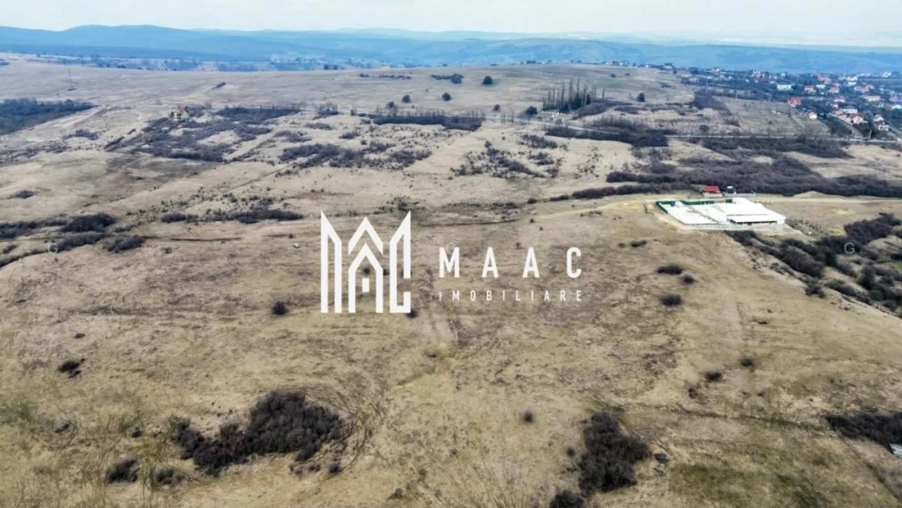 Teren 6,75 ha | Panoramă și Acces Excelent | Dealul Daii - MAAC Imobiliare vă propune spre vânzare un teren agricol extravilan cu suprafața de 67.500 mp, situat în zona Dealul Daii, la aproximativ 15 minute de municipiul Sibiu, într-o locație cu potențial investițional ridicat și perspectivă de dezvoltare pe termen lung. Proprietatea beneficiază de o poziționare strategică, cu panoramă deschisă și acces facil, drumul asfaltat fiind disponibil până în imediata apropiere.

Terenul este liber de sarcini, cu documentație completă și vânzare directă de la proprietar, fără comision, ceea ce reprezintă un avantaj important pentru achiziție.

Caracteristici:
-Suprafață totală: 67.500 mp
-Teren agricol extravilan
-Acces facil din drum asfaltat
-Panoramă amplă asupra zonei

Avantaje:
-Posibilitate de inițiere PUZ, în funcție de planurile viitorului cumpărător
-Potențial ridicat pentru investiție, dezvoltare sau parcelare
-Zonă în dezvoltare, cu interes crescut pentru extindere

Proprietatea este potrivită pentru investiții pe termen lung, dezvoltări ulterioare sau exploatare agricolă, beneficiind de o amplasare atractivă în apropierea orașului.

Pentru mai multe detalii și programarea unei vizionări, precizați telefonic că ați văzut anunțul cu CP2730469