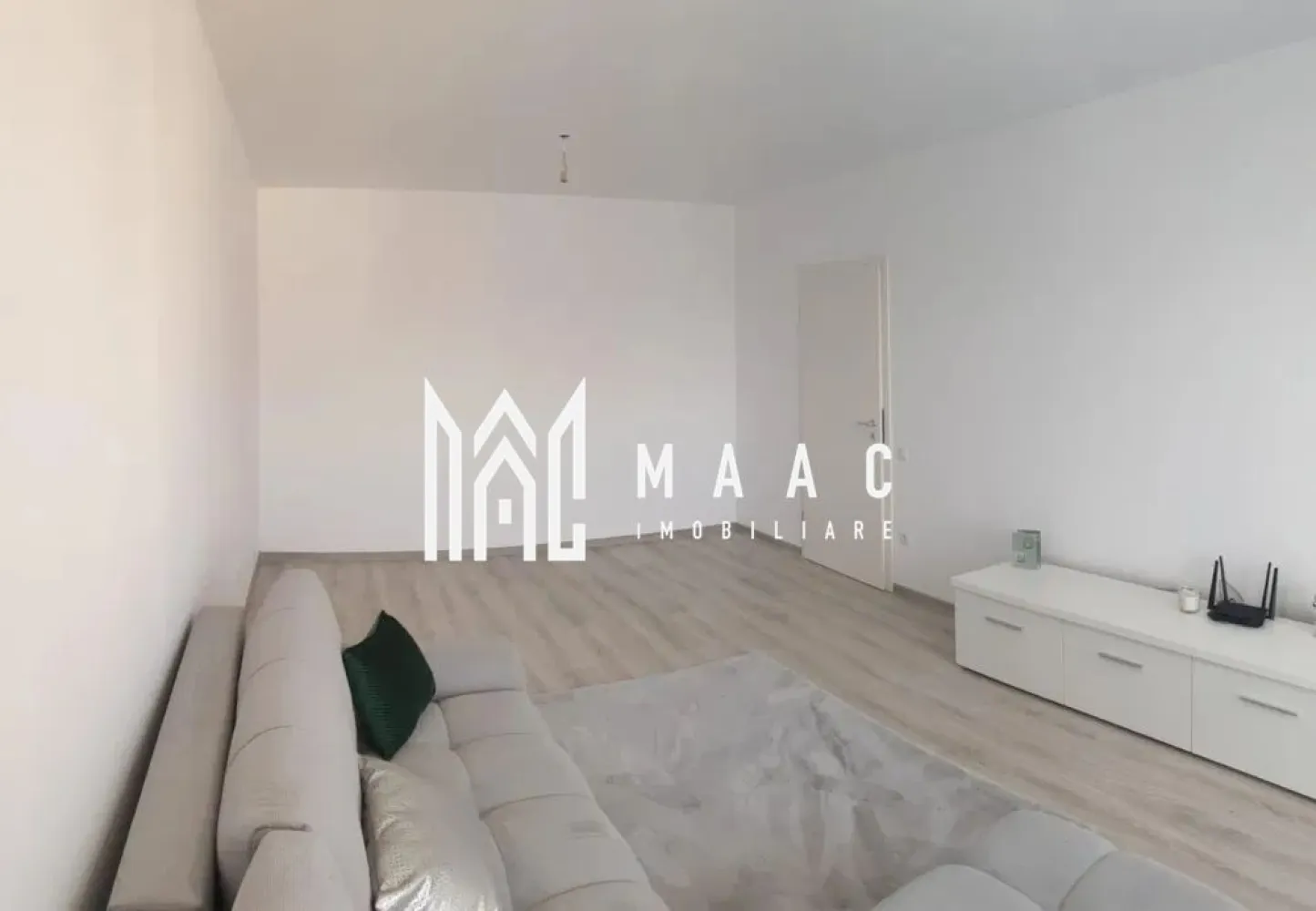 Apartament 2 camere | Etaj 2 | Decomandat | Mobilat complet - MAAC Imobiliare vă prezintă spre vânzare un apartament cu 2 camere, situat la etajul 2 al unui imobil din Șelimbăr. Caracteristici: Apartament cu 2 camere, compartimentare decomandată. Suprafață utilă de 56 mp. Situat la etajul 2 din 3. Imobil construit în anul 2016. Compartimentare: Hol de acces. Living luminos. Bucătărie separată. Dormitor. Baie dotată cu cadă și geam pentru aerisire naturală. Balcon cu iesire atat din living cat si din dormitor. Dotări și confort: Centrală termică proprie cu calorifere. Apartamentul se vinde complet mobilat și utilat. Stare și funcționalitate: Locuință bine întreținută, gata pentru mutare imediată. Localizare și avantaje: Zonă bine dezvoltată, cu acces rapid la magazine, supermarketuri, farmacii, școli și alte puncte de interes. Pentru mai multe detalii precizati telefonic ca ati vazut anuntul cu ID: CP2884605