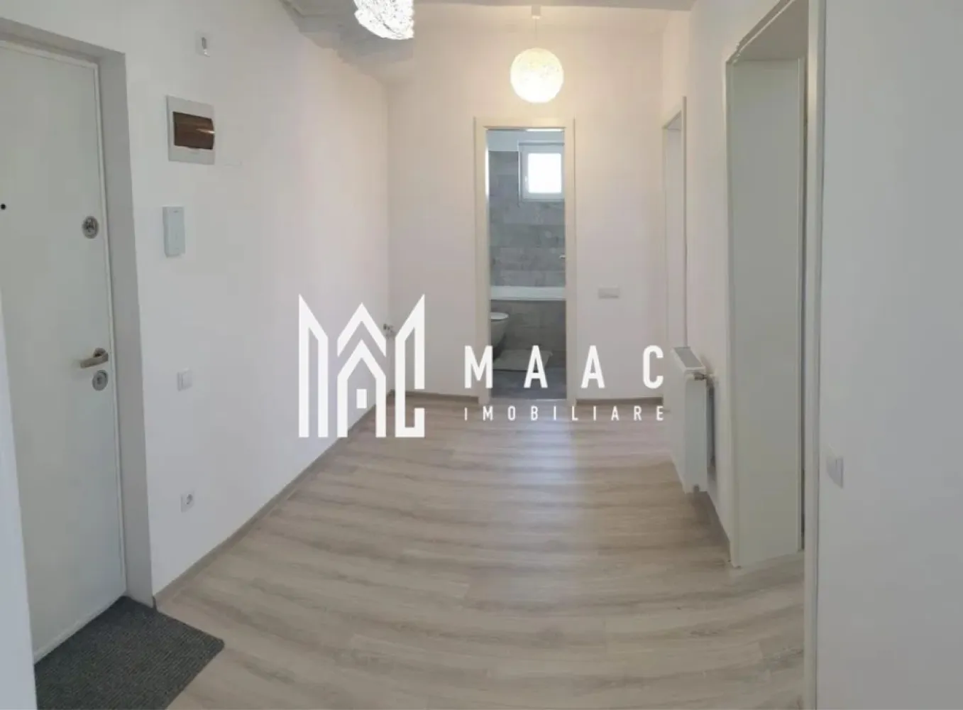 Apartament 2 camere | Etaj 2 | Decomandat | Mobilat complet - MAAC Imobiliare vă prezintă spre vânzare un apartament cu 2 camere, situat la etajul 2 al unui imobil din Șelimbăr. Caracteristici: Apartament cu 2 camere, compartimentare decomandată. Suprafață utilă de 56 mp. Situat la etajul 2 din 3. Imobil construit în anul 2016. Compartimentare: Hol de acces. Living luminos. Bucătărie separată. Dormitor. Baie dotată cu cadă și geam pentru aerisire naturală. Balcon cu iesire atat din living cat si din dormitor. Dotări și confort: Centrală termică proprie cu calorifere. Apartamentul se vinde complet mobilat și utilat. Stare și funcționalitate: Locuință bine întreținută, gata pentru mutare imediată. Localizare și avantaje: Zonă bine dezvoltată, cu acces rapid la magazine, supermarketuri, farmacii, școli și alte puncte de interes. Pentru mai multe detalii precizati telefonic ca ati vazut anuntul cu ID: CP2884605