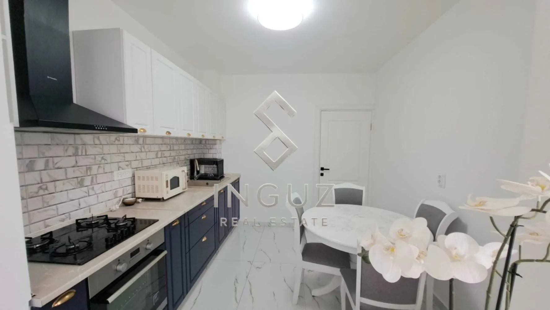 DE ÎNCHIRIAT | Apartament 3 Camere | Calea Vitan – Dristor | 70 mp - DE ÎNCHIRIAT | Apartament 3 Camere | Calea Vitan – Dristor | 70 mp | 630 €
Apartament modern cu 3 camere, confort 1 sporit, situat pe Aleea Jieneasca – Sector 3, într-o zonă liniștită, cu acces rapid către Calea Vitan, Dristor și Mihai Bravu.

• 70 mp
• Decomandat
• Etaj 4 / 4
• Bloc anvelopat – 1981
• Living spațios și luminos
• 2 dormitoare
• 2 băi
• 2 balcoane
• Bucătărie complet mobilată și utilată
• 2 aparate aer condiționat
• 2 Smart TV
• Mobilier și finisaje moderne

Localizare excelentă:
• 2 minute de Calea Vitan și Stadion Olimpia
• Aproape de transport în comun
• Acces rapid către metrou Dristor și Mihai Bravu
• Școli, grădinițe, magazine și servicii în apropiere

Parcare disponibilă în fața blocului.
Chirie: 630 € / lună
Garanție: 1 lună
COMISION AGENȚIE: 50%

للإيجار | شقة 3 غرف | كاليا فيتان – دريستور | 70 متر | 630 يورو
شقة حديثة مكونة من 3 غرف، تقع في منطقة هادئة على شارع Aleea Jieneasca – القطاع 3، مع وصول سريع إلى Calea Vitan وDristor وMihai Bravu.

• 70 متر مربع
• تقسيم منفصل
• الطابق 4 من 4
• بناء معزول حرارياً – 1981
• غرفة معيشة واسعة ومضيئة
• غرفتا نوم
• حمامان
• شرفتان
• مطبخ مفروش ومجهز بالكامل
• 2 أجهزة تكييف
• 2 Smart TV
• أثاث وتشطيبات حديثة

موقع ممتاز:
• دقيقتان من Calea Vitan وStadion Olimpia
• قريب من وسائل النقل العامة
• وصول سريع إلى مترو Dristor وMihai Bravu
• مدارس، حضانات، ومحلات قريبة

مواقف سيارات متوفرة أمام البناء.
الإيجار: 630 يورو / شهرياً
التأمين: شهر واحد
عمولة المكتب: 50%