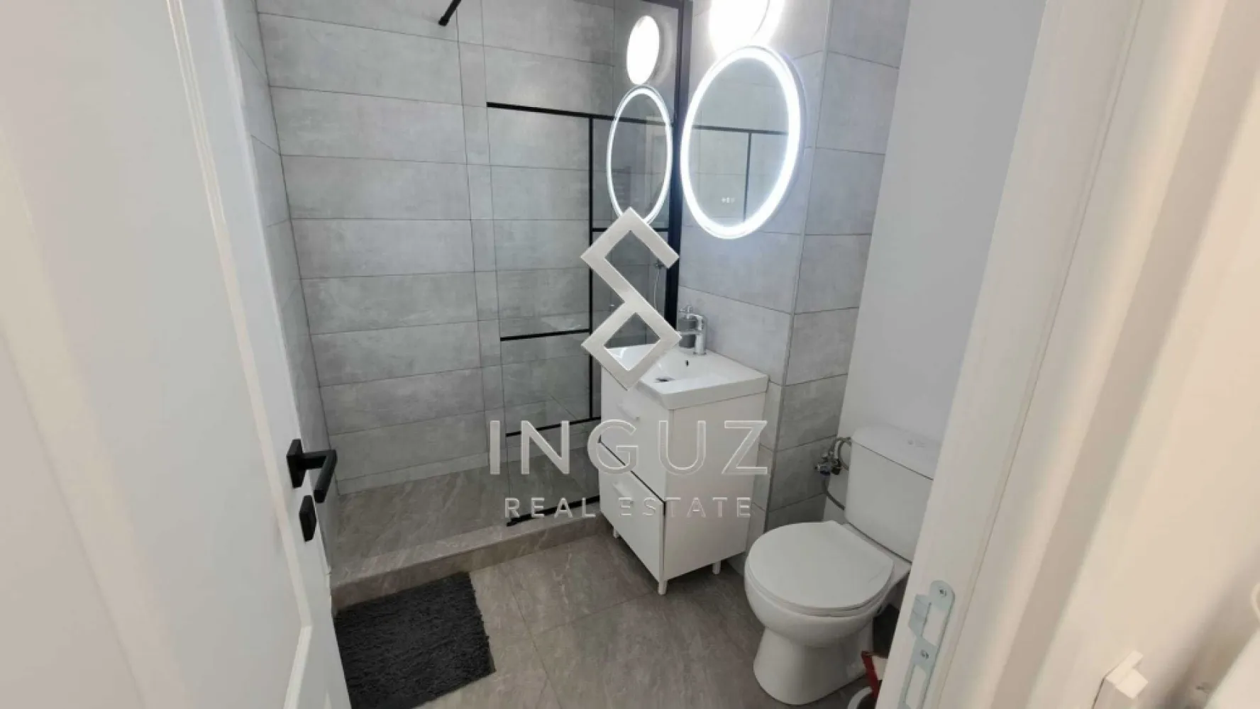 DE ÎNCHIRIAT | Apartament 3 Camere | Calea Vitan – Dristor | 70 mp - DE ÎNCHIRIAT | Apartament 3 Camere | Calea Vitan – Dristor | 70 mp | 630 €
Apartament modern cu 3 camere, confort 1 sporit, situat pe Aleea Jieneasca – Sector 3, într-o zonă liniștită, cu acces rapid către Calea Vitan, Dristor și Mihai Bravu.

• 70 mp
• Decomandat
• Etaj 4 / 4
• Bloc anvelopat – 1981
• Living spațios și luminos
• 2 dormitoare
• 2 băi
• 2 balcoane
• Bucătărie complet mobilată și utilată
• 2 aparate aer condiționat
• 2 Smart TV
• Mobilier și finisaje moderne

Localizare excelentă:
• 2 minute de Calea Vitan și Stadion Olimpia
• Aproape de transport în comun
• Acces rapid către metrou Dristor și Mihai Bravu
• Școli, grădinițe, magazine și servicii în apropiere

Parcare disponibilă în fața blocului.
Chirie: 630 € / lună
Garanție: 1 lună
COMISION AGENȚIE: 50%

للإيجار | شقة 3 غرف | كاليا فيتان – دريستور | 70 متر | 630 يورو
شقة حديثة مكونة من 3 غرف، تقع في منطقة هادئة على شارع Aleea Jieneasca – القطاع 3، مع وصول سريع إلى Calea Vitan وDristor وMihai Bravu.

• 70 متر مربع
• تقسيم منفصل
• الطابق 4 من 4
• بناء معزول حرارياً – 1981
• غرفة معيشة واسعة ومضيئة
• غرفتا نوم
• حمامان
• شرفتان
• مطبخ مفروش ومجهز بالكامل
• 2 أجهزة تكييف
• 2 Smart TV
• أثاث وتشطيبات حديثة

موقع ممتاز:
• دقيقتان من Calea Vitan وStadion Olimpia
• قريب من وسائل النقل العامة
• وصول سريع إلى مترو Dristor وMihai Bravu
• مدارس، حضانات، ومحلات قريبة

مواقف سيارات متوفرة أمام البناء.
الإيجار: 630 يورو / شهرياً
التأمين: شهر واحد
عمولة المكتب: 50%