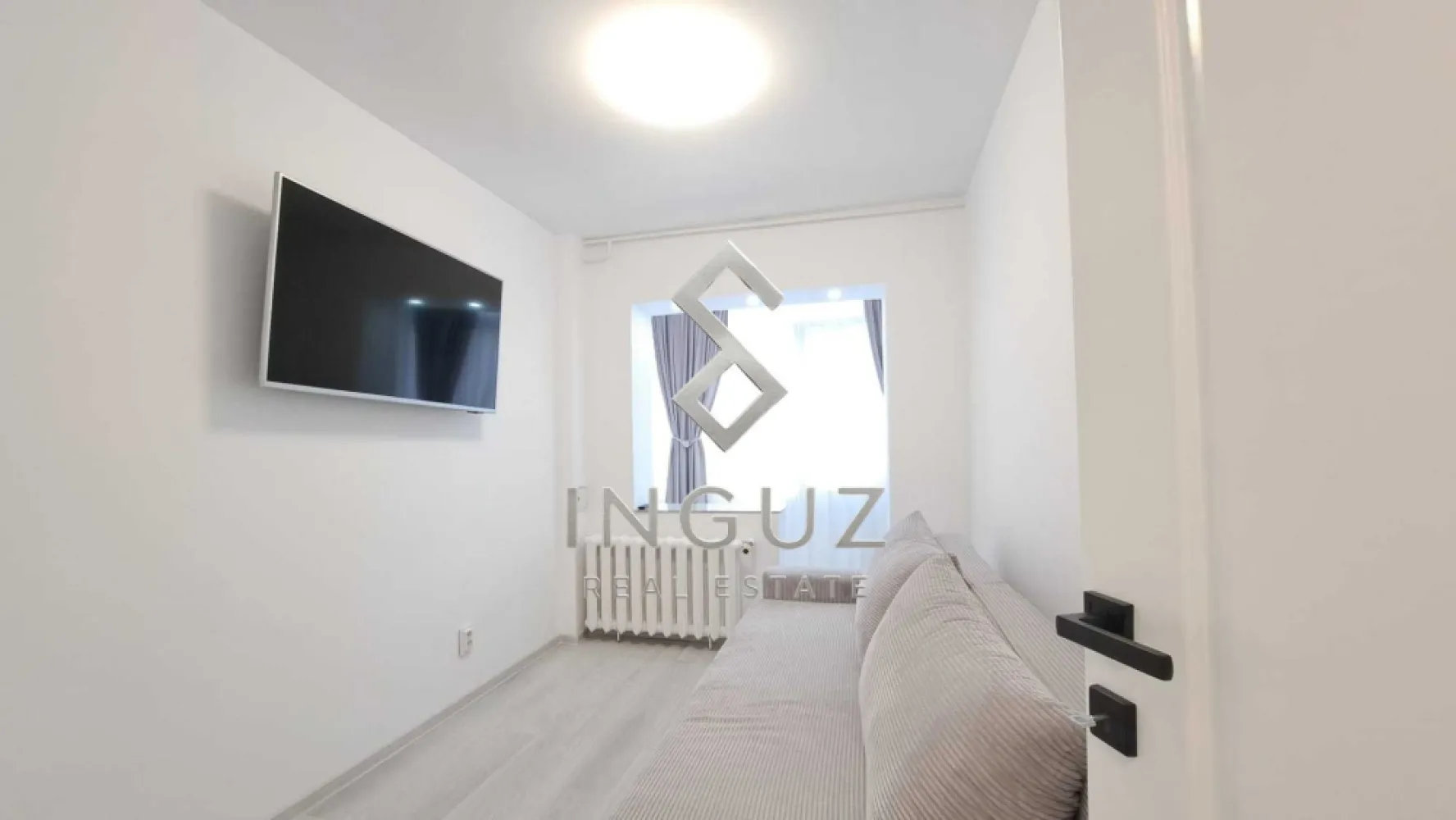 DE ÎNCHIRIAT | Apartament 3 Camere | Calea Vitan – Dristor | 70 mp - DE ÎNCHIRIAT | Apartament 3 Camere | Calea Vitan – Dristor | 70 mp | 630 €
Apartament modern cu 3 camere, confort 1 sporit, situat pe Aleea Jieneasca – Sector 3, într-o zonă liniștită, cu acces rapid către Calea Vitan, Dristor și Mihai Bravu.

• 70 mp
• Decomandat
• Etaj 4 / 4
• Bloc anvelopat – 1981
• Living spațios și luminos
• 2 dormitoare
• 2 băi
• 2 balcoane
• Bucătărie complet mobilată și utilată
• 2 aparate aer condiționat
• 2 Smart TV
• Mobilier și finisaje moderne

Localizare excelentă:
• 2 minute de Calea Vitan și Stadion Olimpia
• Aproape de transport în comun
• Acces rapid către metrou Dristor și Mihai Bravu
• Școli, grădinițe, magazine și servicii în apropiere

Parcare disponibilă în fața blocului.
Chirie: 630 € / lună
Garanție: 1 lună
COMISION AGENȚIE: 50%

للإيجار | شقة 3 غرف | كاليا فيتان – دريستور | 70 متر | 630 يورو
شقة حديثة مكونة من 3 غرف، تقع في منطقة هادئة على شارع Aleea Jieneasca – القطاع 3، مع وصول سريع إلى Calea Vitan وDristor وMihai Bravu.

• 70 متر مربع
• تقسيم منفصل
• الطابق 4 من 4
• بناء معزول حرارياً – 1981
• غرفة معيشة واسعة ومضيئة
• غرفتا نوم
• حمامان
• شرفتان
• مطبخ مفروش ومجهز بالكامل
• 2 أجهزة تكييف
• 2 Smart TV
• أثاث وتشطيبات حديثة

موقع ممتاز:
• دقيقتان من Calea Vitan وStadion Olimpia
• قريب من وسائل النقل العامة
• وصول سريع إلى مترو Dristor وMihai Bravu
• مدارس، حضانات، ومحلات قريبة

مواقف سيارات متوفرة أمام البناء.
الإيجار: 630 يورو / شهرياً
التأمين: شهر واحد
عمولة المكتب: 50%