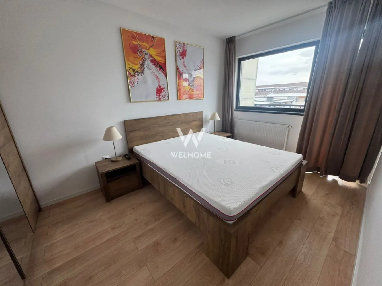 Apartament NOU READY TO MOVE, Arhitectilor, Sibiu - Va prezentam un apartament de 3 camere si 2 bai, situat in cartierul Arhitectilor, bloc NOU CU LIFT.

Suprafata utila totala: 67.5mp 

Compartimentare:
Primul nivel: hol, living cu bucatarie , dormitor, balcon 7.6mp si scara pentru accesul la mansarda
Mansarda: hol, un dormitor/birou si o baie 

Apartamentul este nou, complet mobilat si utilat (conform fotografii), se cumpara DIRECT DE LA DEZVOLTATOR, fara comision la cumparator.

Pret: 125000 euro 
Detalii si vizionari : 0752.088.381 Roxana