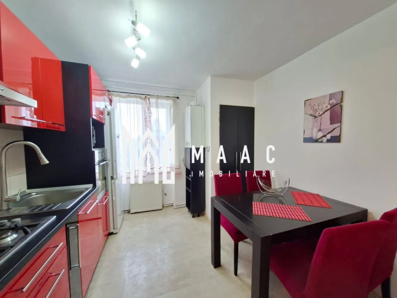 Apartament 3 camere| Balcon | 68MPU | Hipodrom - MAAC Imobiliare vă propune spre vanzare un apartament modern și complet utilat, ideal pentru persoane care își doresc confort, funcționalitate și acces rapid la facilitățile urbane.

Detalii apartament :

2 dormitoare
Living luminos și primitor
Bucătărie complet utilată
1 baie cu geam de aerisire și cadă
Balcon inchis
Dotări și utilități:
Aragaz, Frigider, Mașină de spălat rufe
Hota ,Cuptor cu microunde, TV

Încălzire prin calorifere, cu centrală termică proprie

Apartamentul este complet mobilat, pregătit pentru mutare imediată, și oferă un ambient cald și primitor .

Pentru mai multe detalii sau pentru a programa o vizionare, vă invităm să ne contactați specificand ID: CP3120031