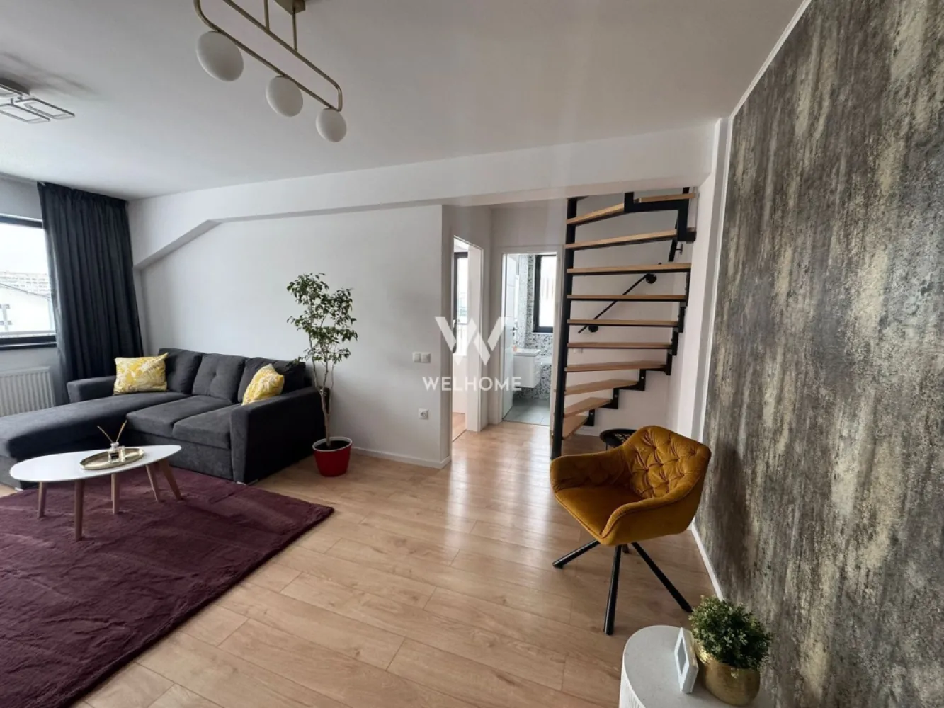 Apartament NOU complet mobilat, Arhitectilor, Sibiu - Va prezentam un apartament de 3 camere si 2 bai, situat in cartierul Arhitectilor, bloc NOU CU LIFT.

Compartimentare:
Primul nivel: hol, bucatarie inchisa, living generos, dormitor, doua balcoane mari de 9.7mp , respectiv 10.7mp si scara pentru accesul la mansarda
Mansarda: hol, un dormitor si o baie 

Apartamentul este nou, complet mobilat si utilat (conform fotografii), se cumpara DIRECT DE LA DEZVOLTATOR, fara comision la cumparator.

Pret: 139000 euro 
Detalii si vizionari : 0752.088.381 Roxana