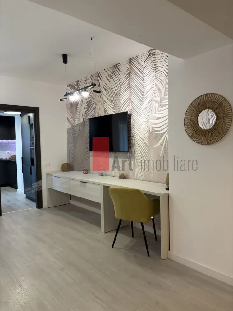 Inchiriez garsoniera 45 mp in complex Smart Lujerului ( parcul Liniei) - Oferim spre închiriere o garoniera situată la etajul 11 din 14, în Complexul Smart Residence, Iuliu Maniu 19A.
Gatsoniera are suprafata de 40 mp + balcon de 5 mp, dispune de încălzire în pardoseală, este la prima închiriere, mobilier electrocasnice noi (plită, cuptor, mașină de spălat rufe, tv, aer conditionat).

Zona: Complexul este foarte bine poziționat, aproape de stația de metrou Lujerului, în imediata apropiere parcul liniei, Plazza Mall.

Preț: 550 euro/lună + Garantie o luna

Fara animale de sompanie. Disponibil imediat pentru persoane nefumatoare.