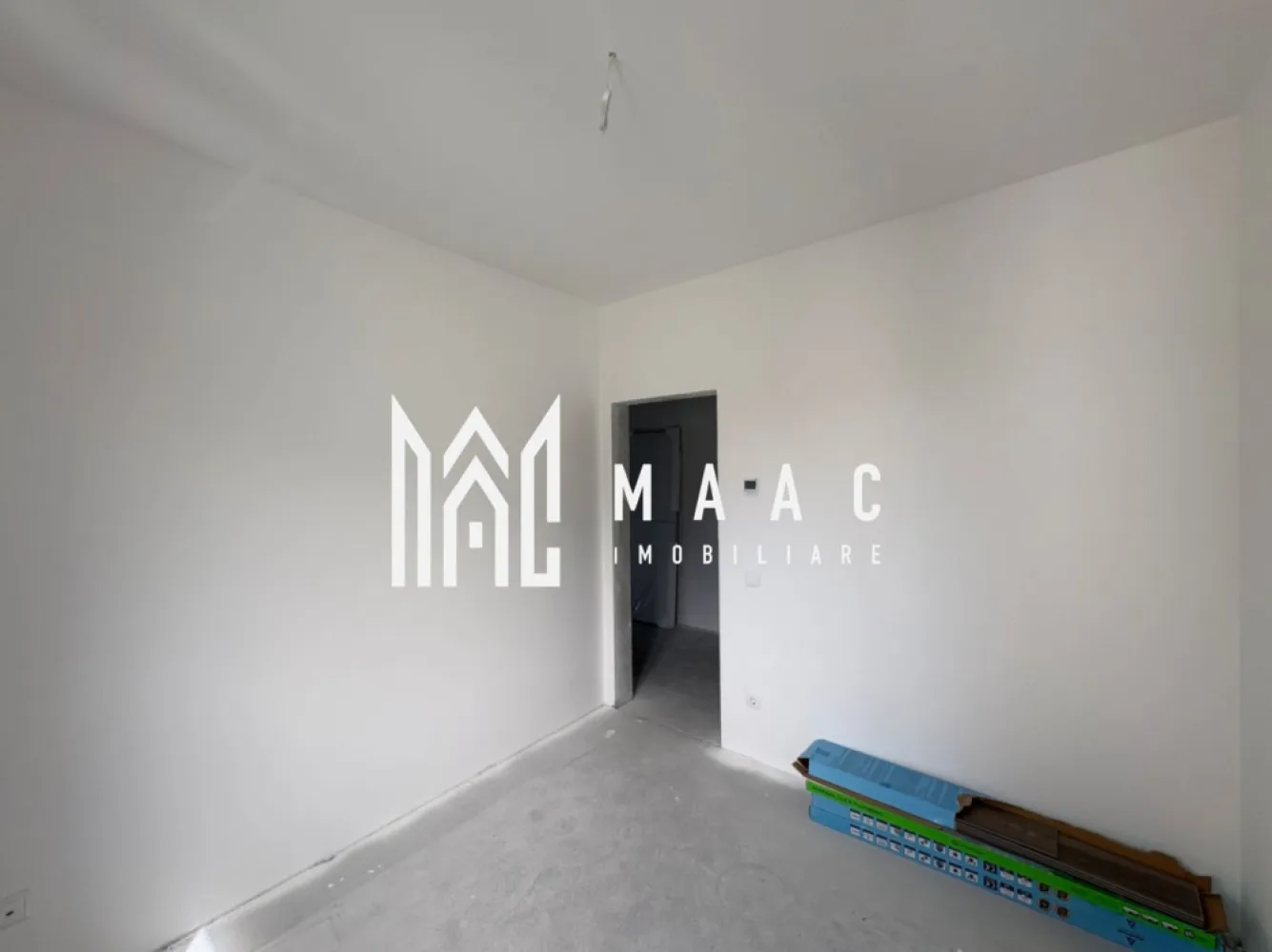 Apartament 4 camere I 89 mp I Parcare inclusa I Arhitectilor - MAAC Imobiliare vă propune spre vânzare un apartament modern și spațios, situat într-un bloc nou, pe Calea Cisnădiei, în imediata apropiere de Lidl și Primărie.

Locuința este amplasată la etajul 2 și dispune de o suprafață utilă de 88,7 mp, fiind compartimentată inteligent pentru a oferi confort și funcționalitate. Apartamentul este compus din living generos cu bucătărie open-space, 2 dormitoare luminoase și încă o cameră versatilă, ce poate fi amenajată ca bucătărie separată, dressing sau birou, în funcție de nevoile viitorului proprietar.

Imobilul se predă la cheie, cu finisaje moderne, iar în preț este inclus și un loc de parcare.

O alegere ideală pentru o familie sau pentru cei care își doresc un apartament bine poziționat, într-o zonă în continuă dezvoltare, aproape de magazine, instituții și puncte de interes.

Pentru mai multe detalii precizati ca ati vazut anuntul cu ID CP3109461