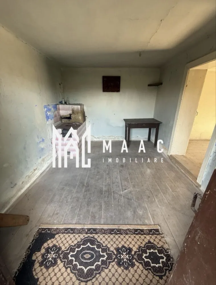 Casă de renovat I teren 1400 mp I Livadă I Central Săcel - Proprietate situată în centrul satului Săcel, amplasată într-o zonă liniștită, cu acces rapid către magazine, școală și biserică. 

Imobilul este compus din:
- Casă veche, ce necesită renovare, potrivită pentru un proiect personalizat.
- Livadă de meri, un teren generos de 1.400 mp.
- Utilități disponibile pe proprietate: branșamente noi la curent electric, apă și canalizare.

Proprietatea oferă potențial atât pentru renovarea construcției existente, cât și pentru edificarea unei case de vacanță sau locuințe permanente. Terenul permite, de asemenea, dezvoltarea unei mici gospodării sau a unei pensiuni rurale.

Pentru informații suplimentare sau programarea unei vizionări, contactați MAAC Imobiliare specificând ID CP2878884.
