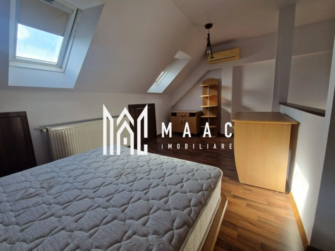Apartament 2 camere | 49 mpu | Centru | - MAAC Imobiliare vă propune spre vânzare un apartament modern cu 2 camere, situat ultracentral, în zona Regina Maria din Râmnicu Vâlcea, o locație excelentă pentru cei care își doresc acces rapid către toate punctele importante ale orașului. Proprietatea este amplasată la etajul 4 și etajul 5, oferind confort și funcționalitate într-o zonă foarte căutată.
Apartamentul se vinde complet mobilat și utilat, fiind pregătit pentru mutare imediată sau pentru investiție.
Caracteristici:
Apartament cu 2 camere
Situat în zona centrală – Regina Maria
Etaj 4 + etaj 5
Complet mobilat și utilat
Compartimentare modernă și practică
Ideal pentru locuit sau investiție
Spații bine optimizate
Compartimentare:
Living open-space
Bucătărie open-space
Dormitor
Baie
Dotări:
Mobilier inclus
Electrocasnice incluse
Finisaje moderne
Spații luminoase
Locuință pregătită pentru mutare imediată
Avantaje:
Poziționare ultracentrală
Acces rapid către magazine, restaurante și cafenele
Aproape de școli, farmacii și instituții
Mijloace de transport în apropiere
Ideal pentru cuplu, locuit sau investiție
Zonă apreciată și foarte bine conectată
Pentru mai multe informații și programarea unei vizionări, echipa MAAC Imobiliare vă stă la dispoziție.ID 3120288