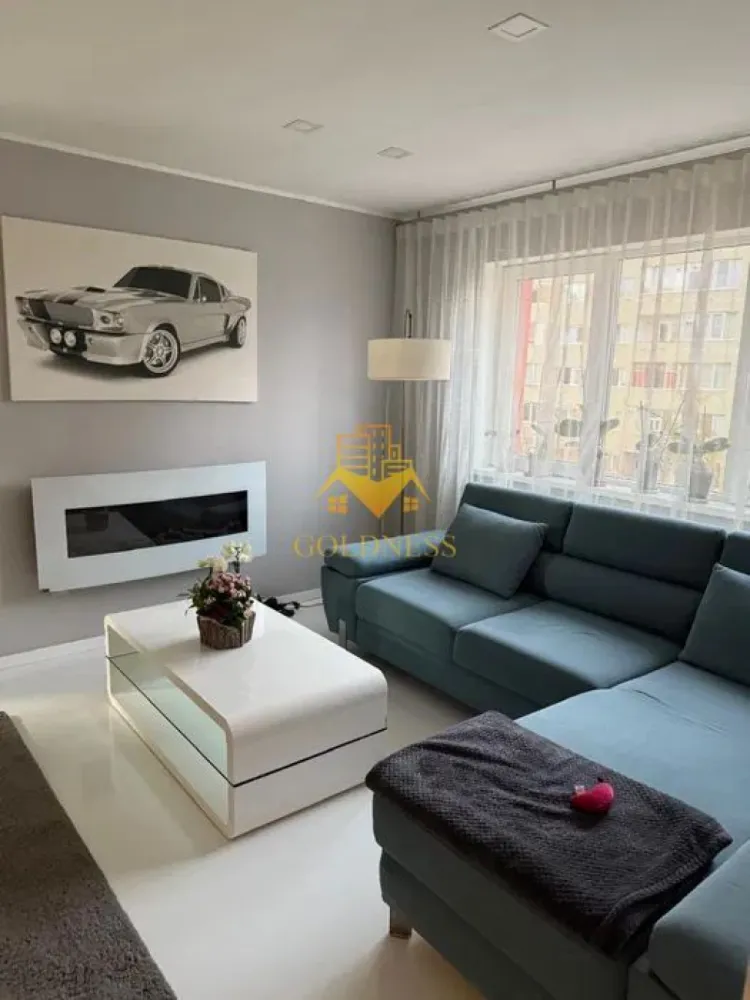 3 Camere Openspace, Parcare, Grigorescu, Fantanele,Somes,Petfriendly - GOLDNESS Imobiliare vă propune spre închiriere un apartament cu 3 camere complet mobilat și utilat, la etajul 5 într-un imobil de etaje 10 in Cartierul Grigorescu!
Parcare inclusa!
Se află în apropierea stațiilor de transport în comun, magazine, restaurante, spații verzi, farmacii, etc. 

Apartamentul este compartimentat astfel:
 - dormitor cu pat matrimonial, dressing, noptiere, AC
 - dormitor cu pat single, dressing, noptiere
 - living cu canapea extensibilă, loc de servit masa, AC
 - bucatarie complet utilată și mobilată,
 - baie cu calorifer port prosop și dulap pentru depozitare.
 - 2 balcoane inchise.

Imobilul este dotat cu toate cele necesare- centrală proprie, frigider, aragaz, hotă, mașină de spălat haine, etc. 

Dacă sunteți interesați de acest apartament și doriți să îl vizionați, dar și pentru alte oferte nu ezitați să ne contactați telefonic sau prin e-mail. Vă stăm la dispoziție!
Pentru intermediere se percepe un comision de 50% din prețul chiriei!